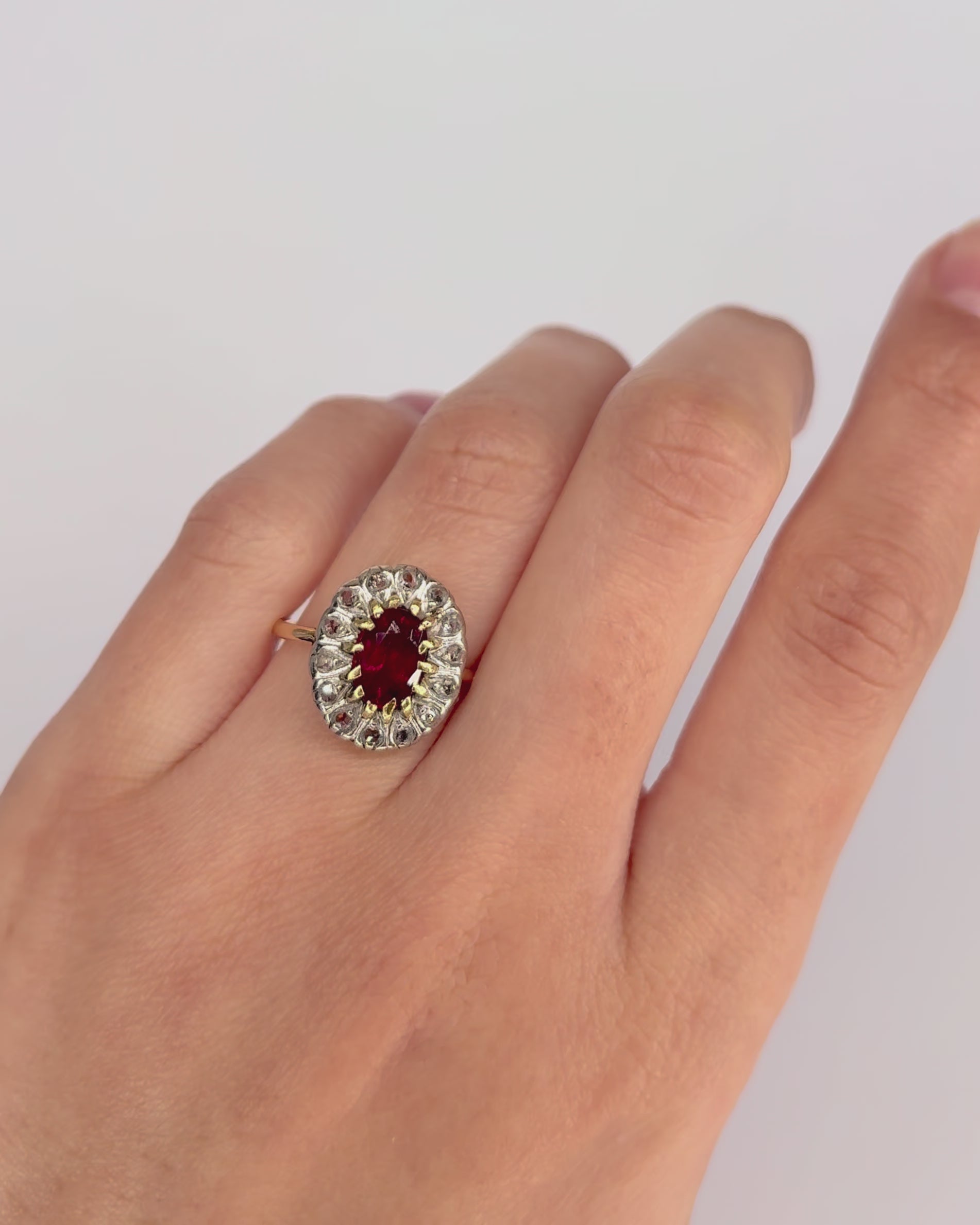 Daisy Ring Pink Tourmaline 1.10 carat &amp; Diamonds "Nirina"