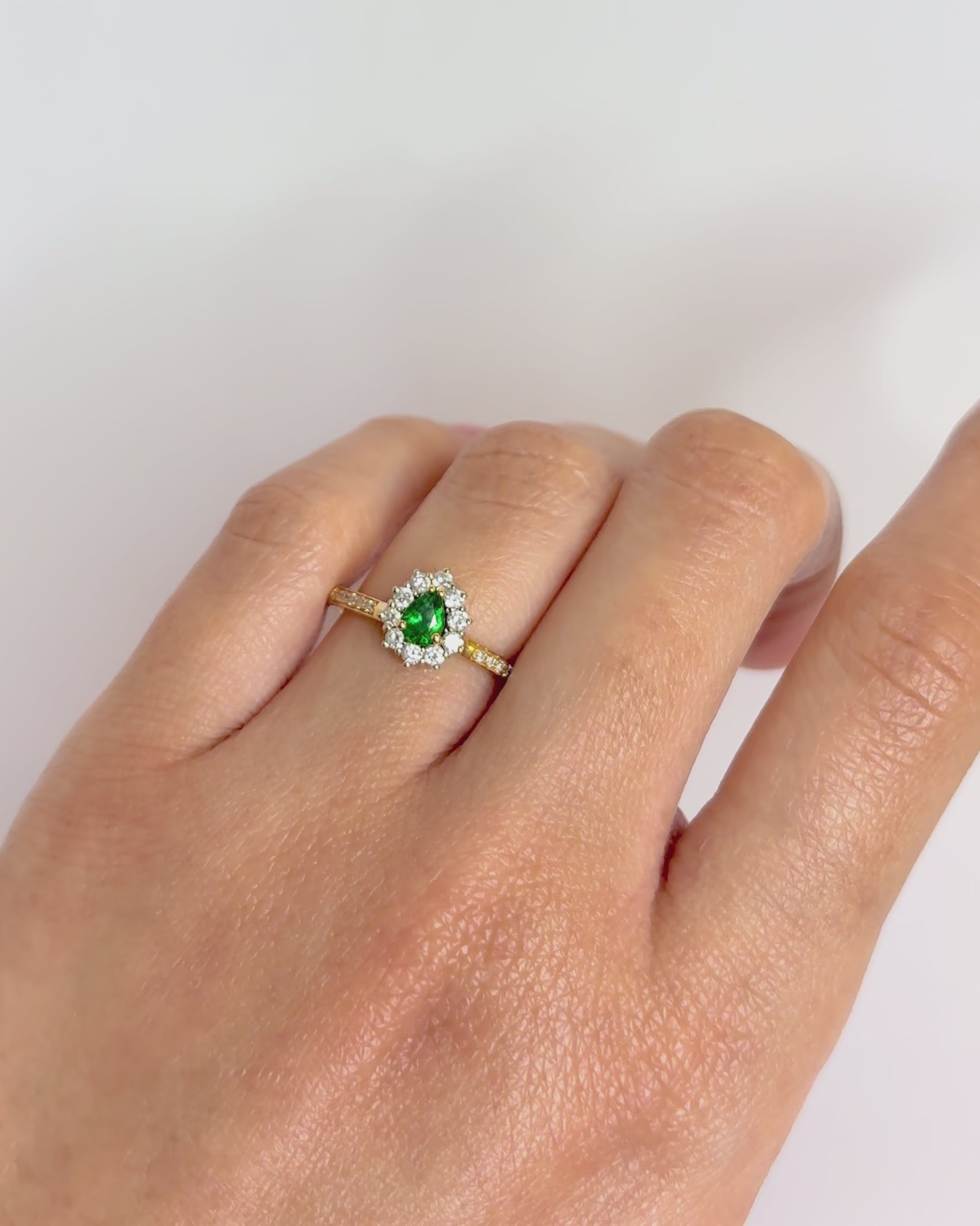 Bague Marguerite Grenat Tsavorite &amp; Diamants "Ronnie"