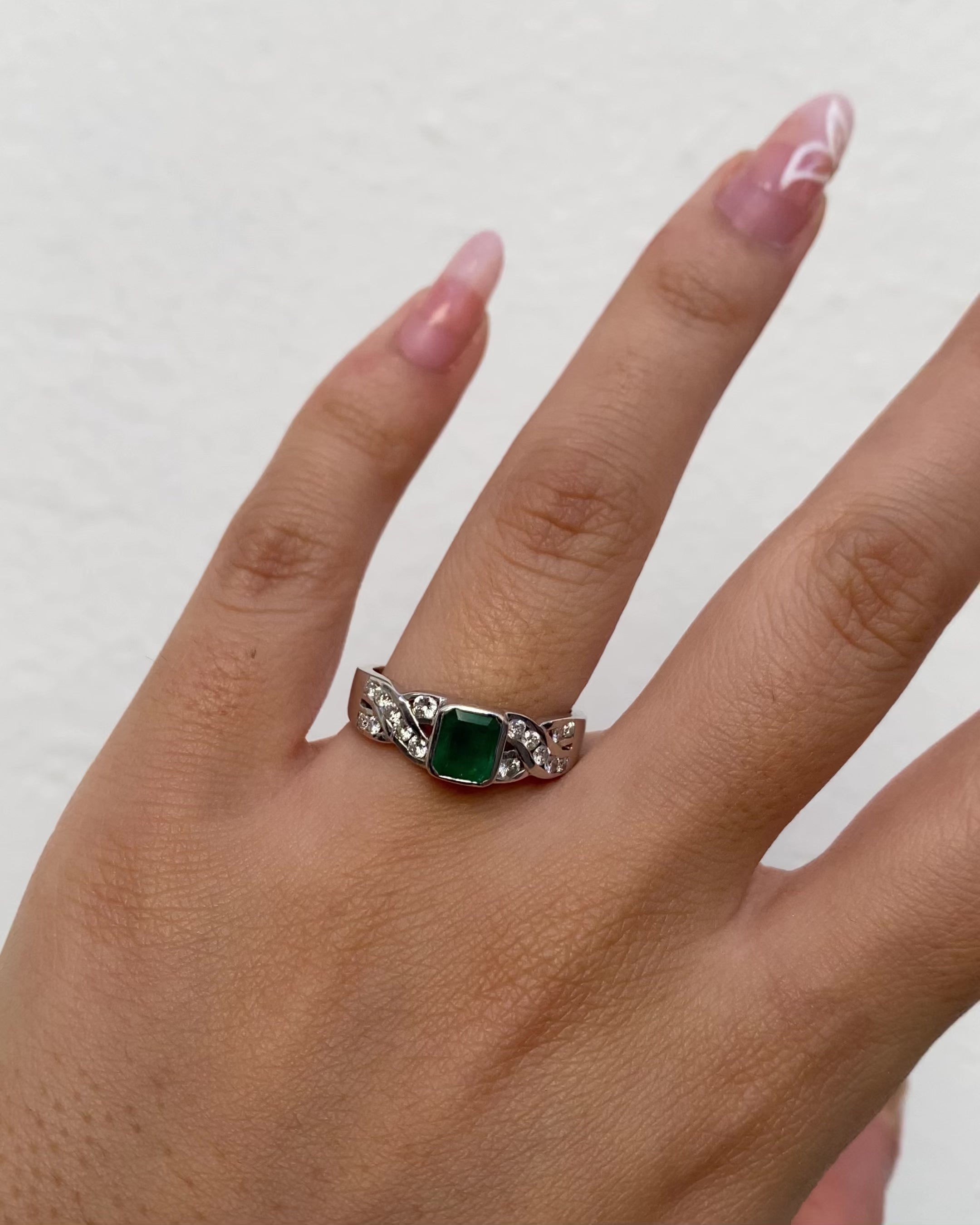 Bague Jonc Émeraude 0.63 carat &amp; Diamants "Tiphaine"