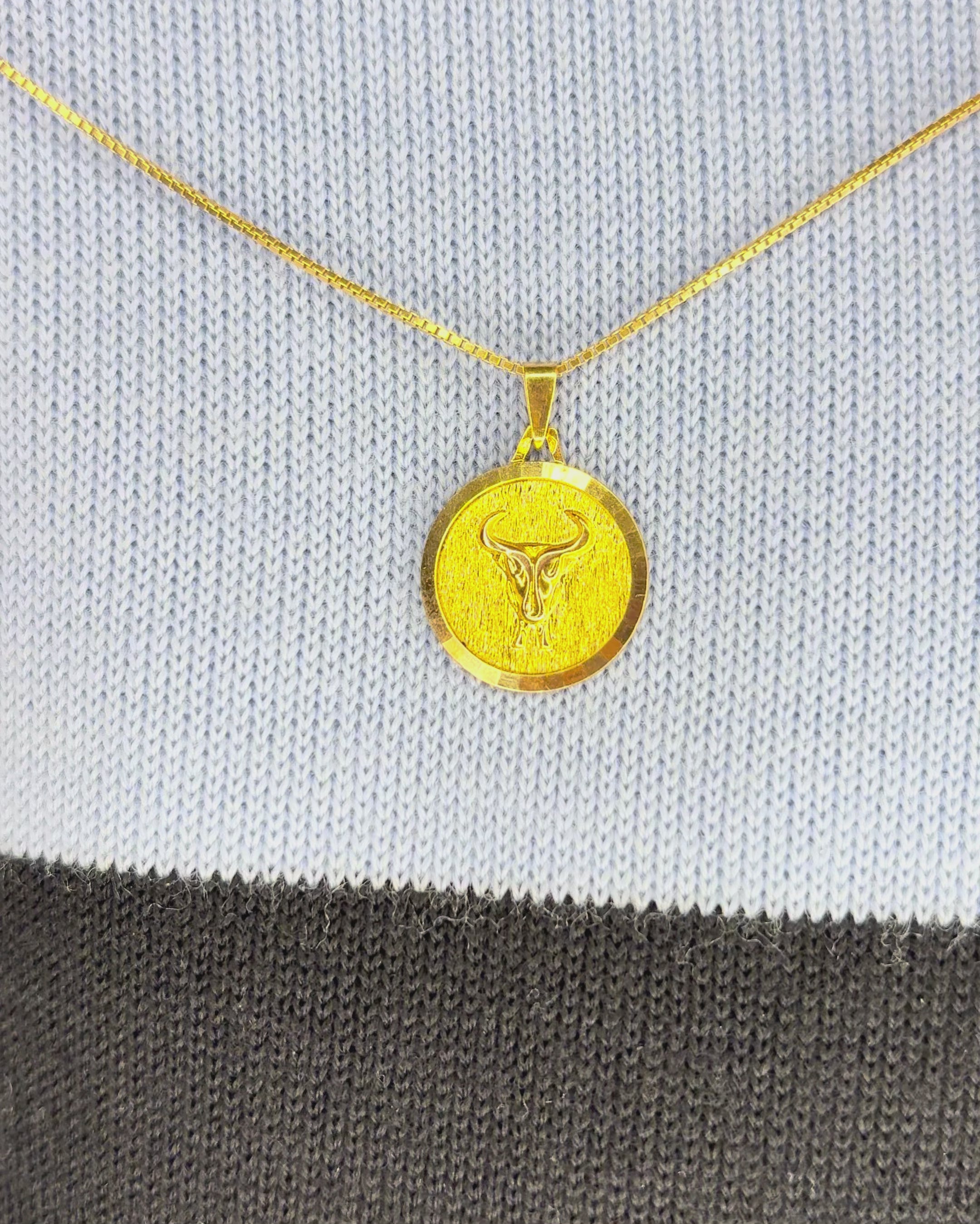 Yellow Gold Bull Medal "Valentin"