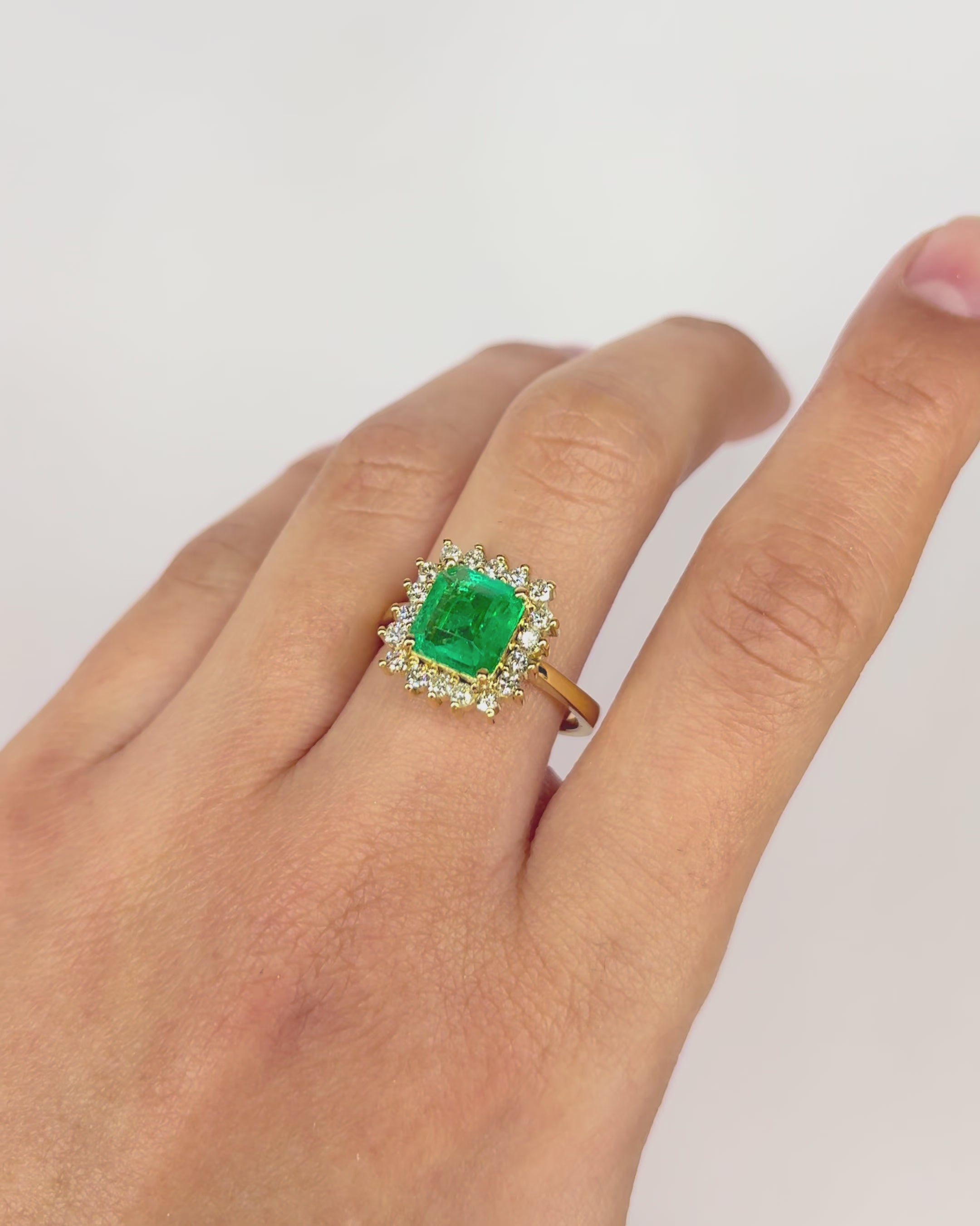 Anillo Marguerite Esmeralda 2.12 quilates y diamantes "Monica"