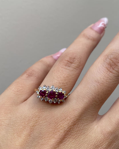 Bague Trilogie Rubis 0.85 carat &amp; 16 Diamants &quot;Samira&quot;