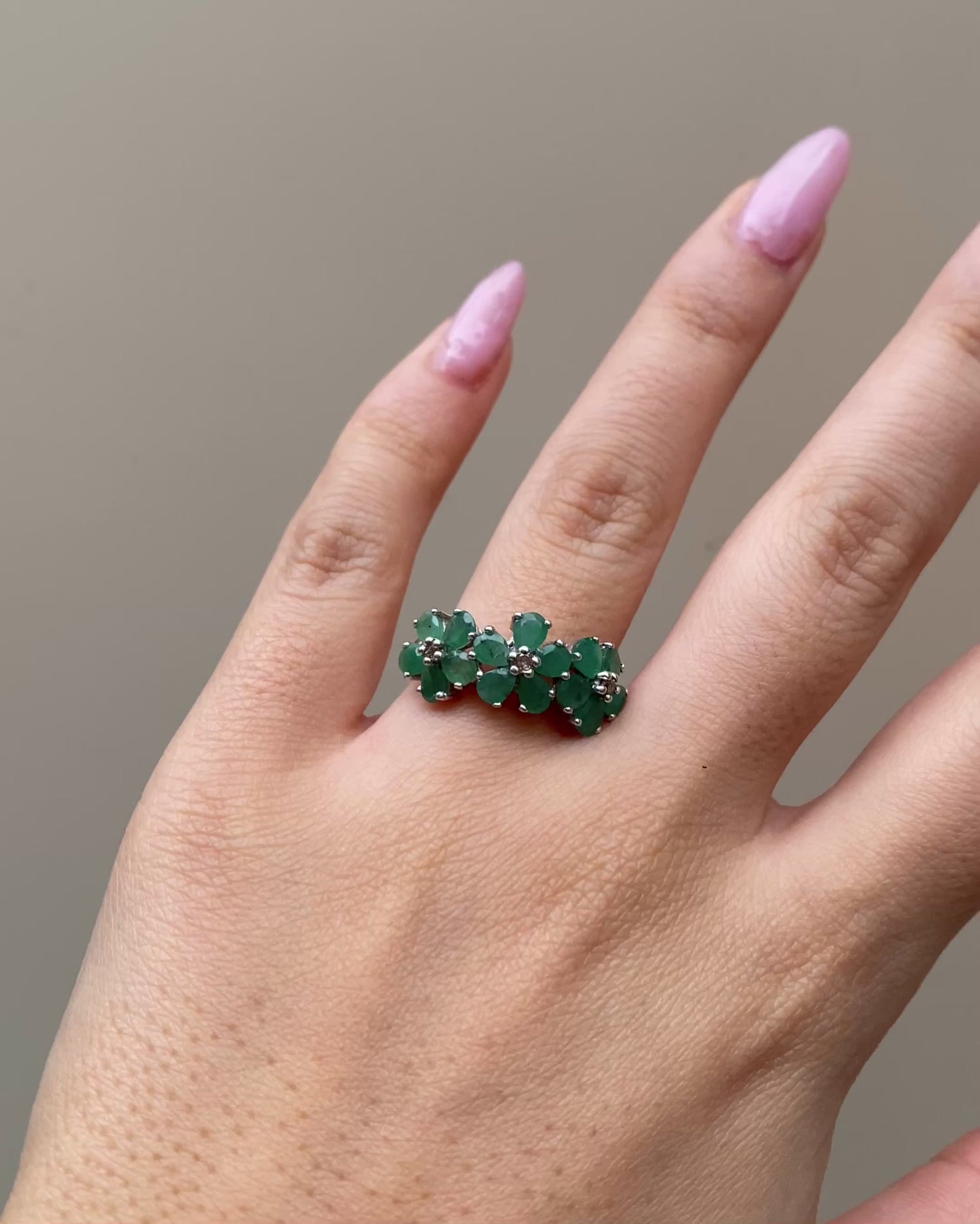 Anillo Riviere Esmeraldas 2.07 quilates y 3 Diamantes "Elisa"