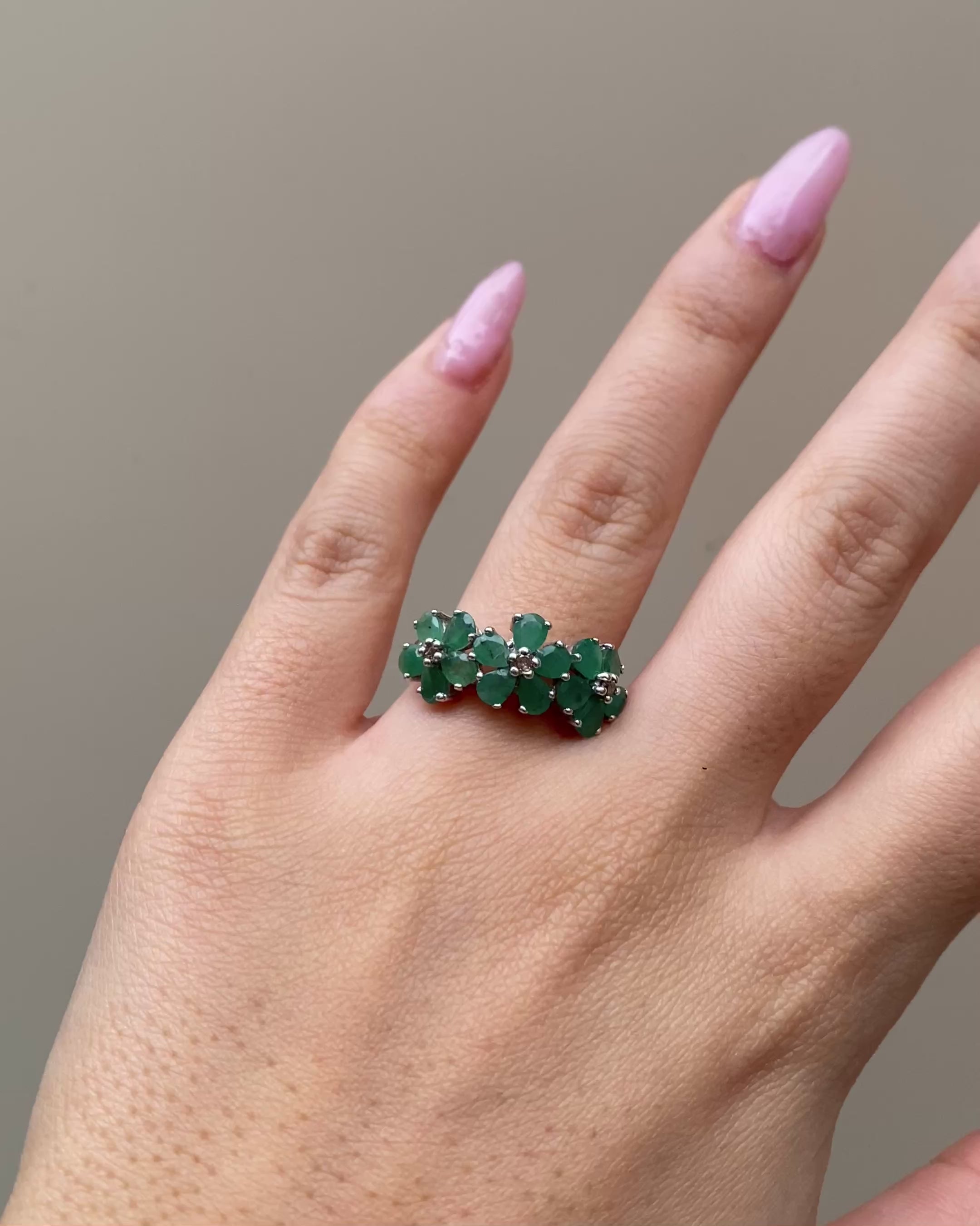 Bague Rivière Émeraudes 2.07 carats &amp; 3 Diamants "Elisa"