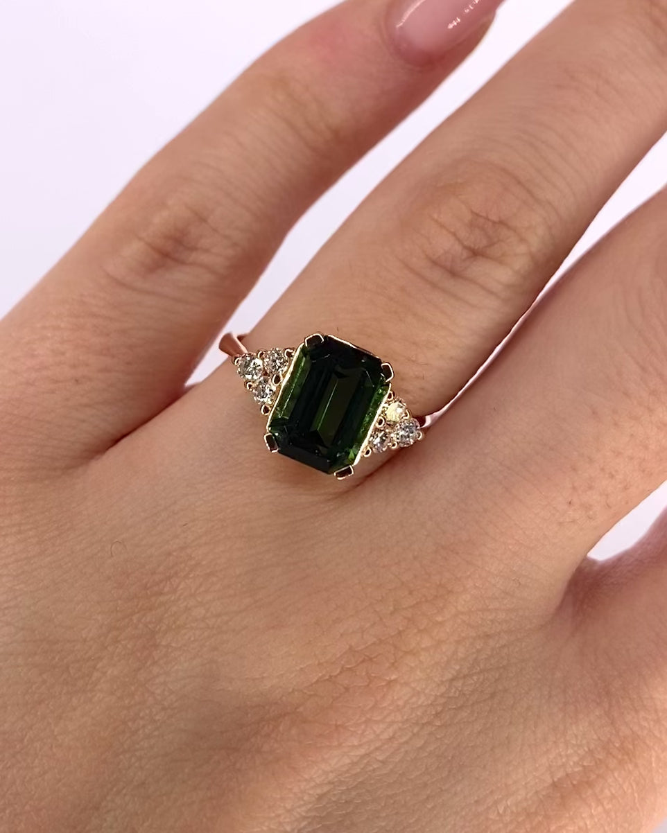 Bague Trilogie Tourmaline Verte 3.30 carats &amp; Diamants 0.30 carat "Abby"