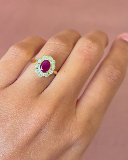 Anillo margarita de rubí de 0,88 quilates y diamantes de 0,28 quilates «Ninon»