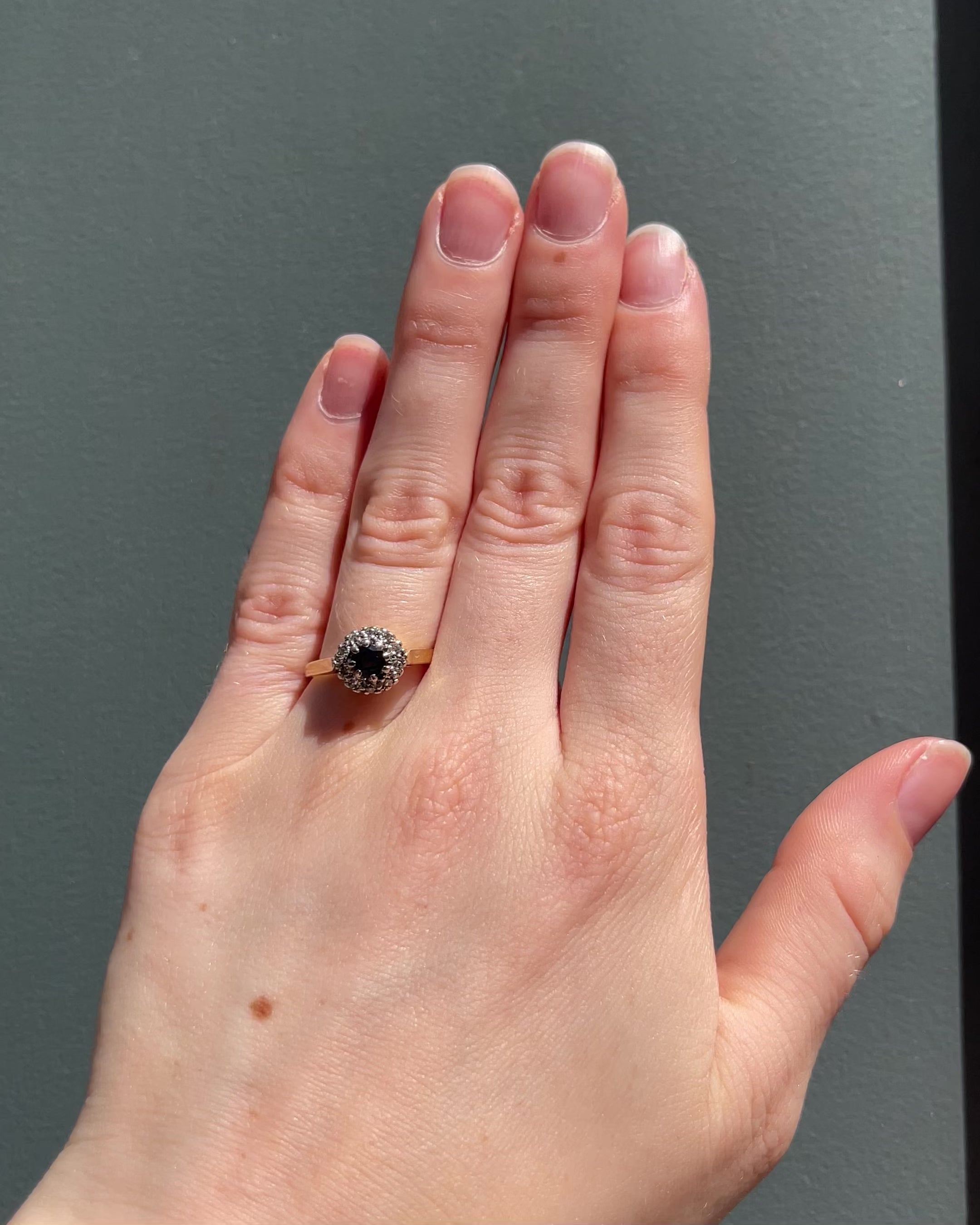 Anillo Margarita Zafiro 0.35 quilates y Diamantes "Adélie"