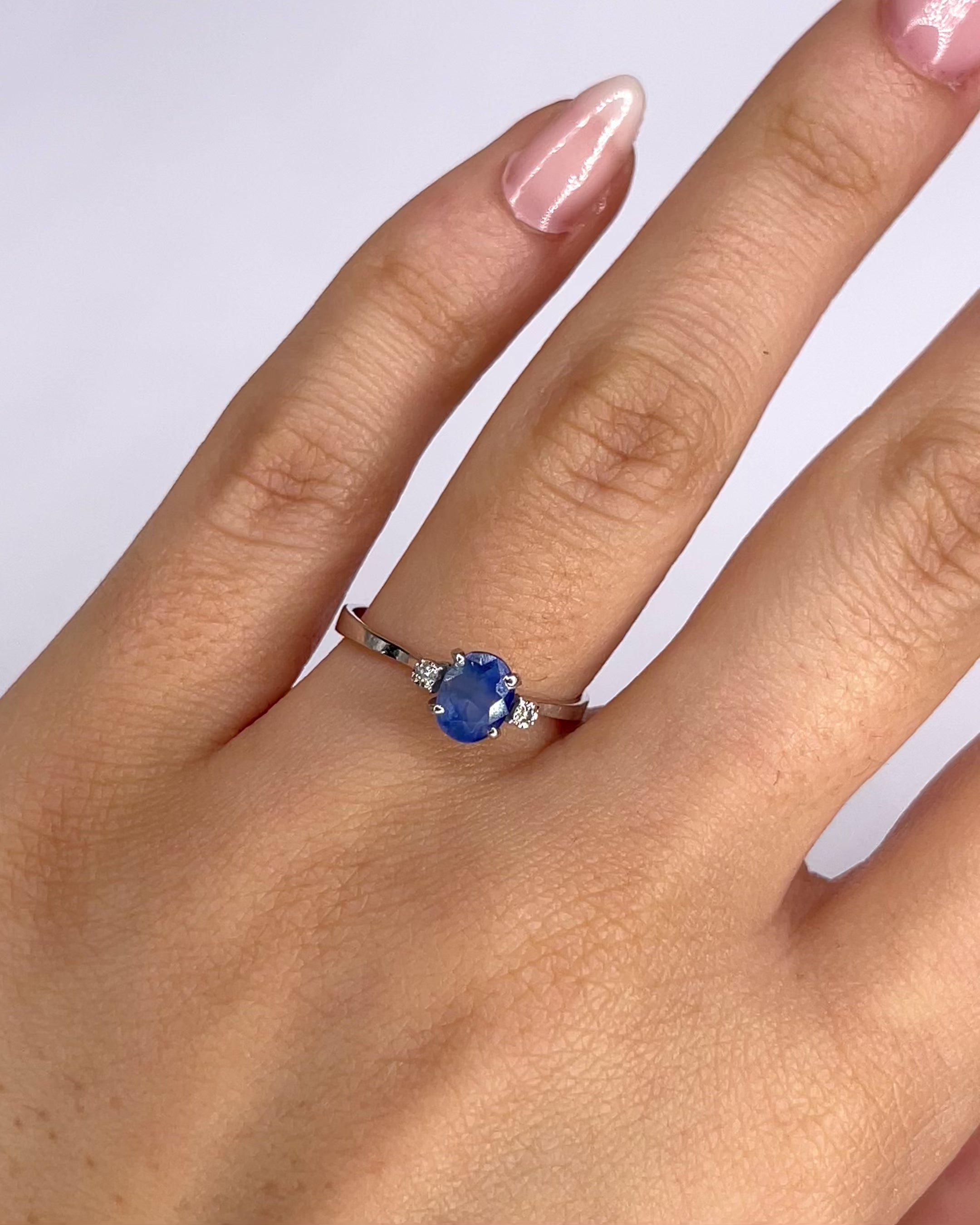 Anillo Trilogía Zafiro 0,90 quilates y Diamantes "Alba"