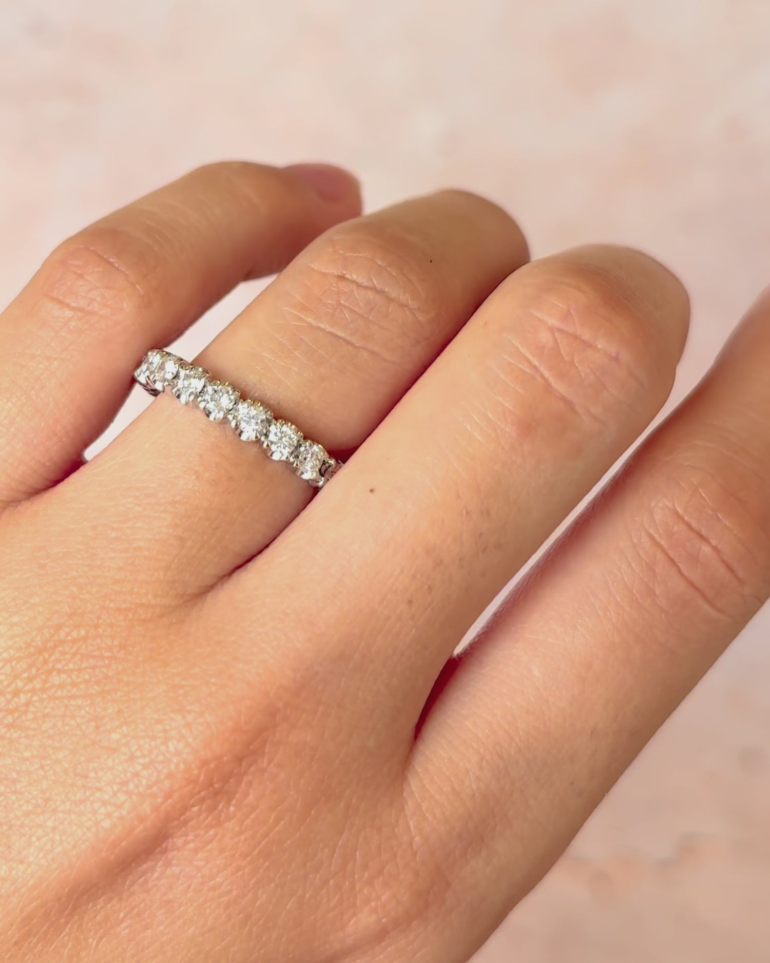 Alianza americana de diamantes de 1.47 quilates y 3.3 mm «Karina»