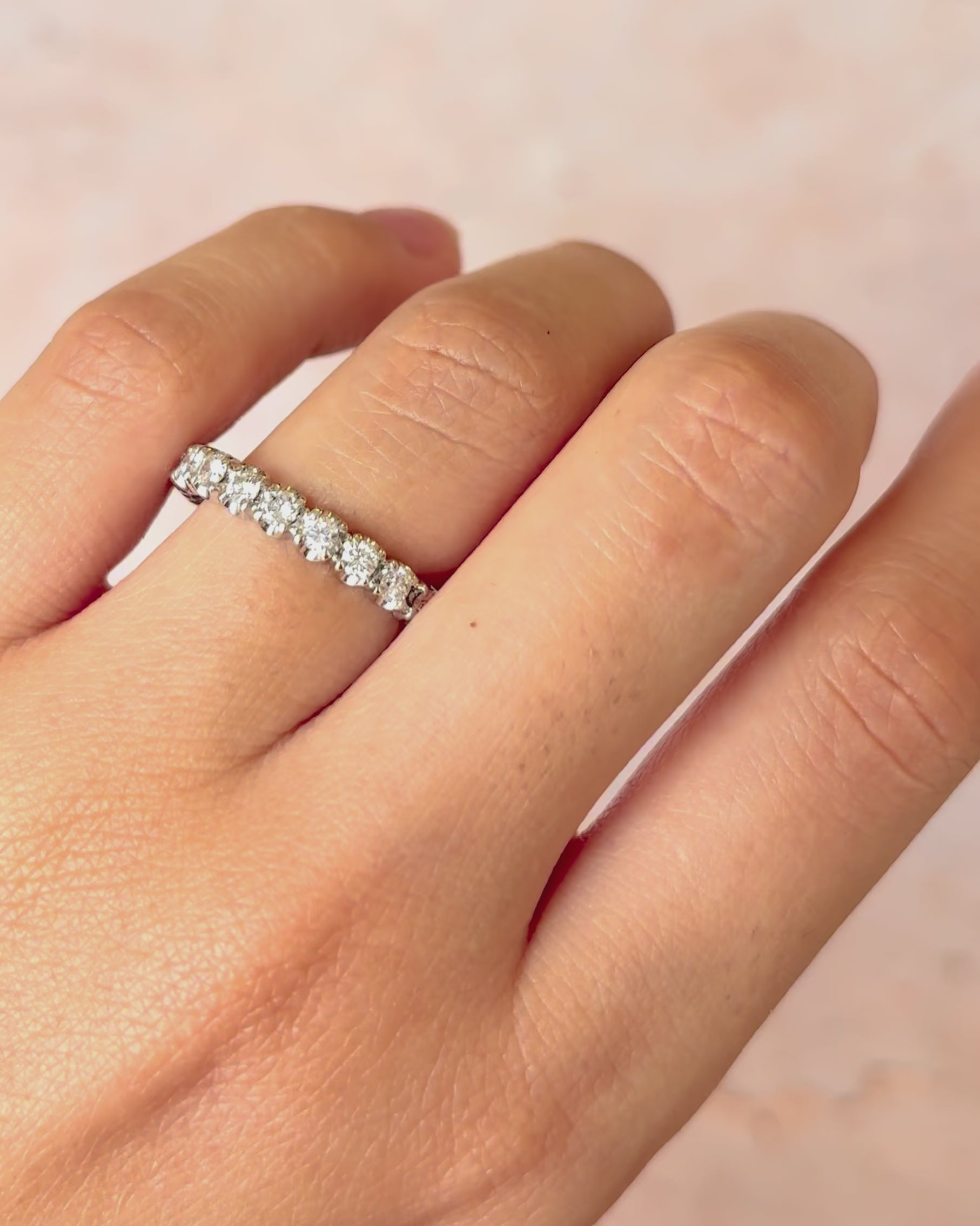 Alianza americana de diamantes de 1.47 quilates y 3.3 mm «Karina»