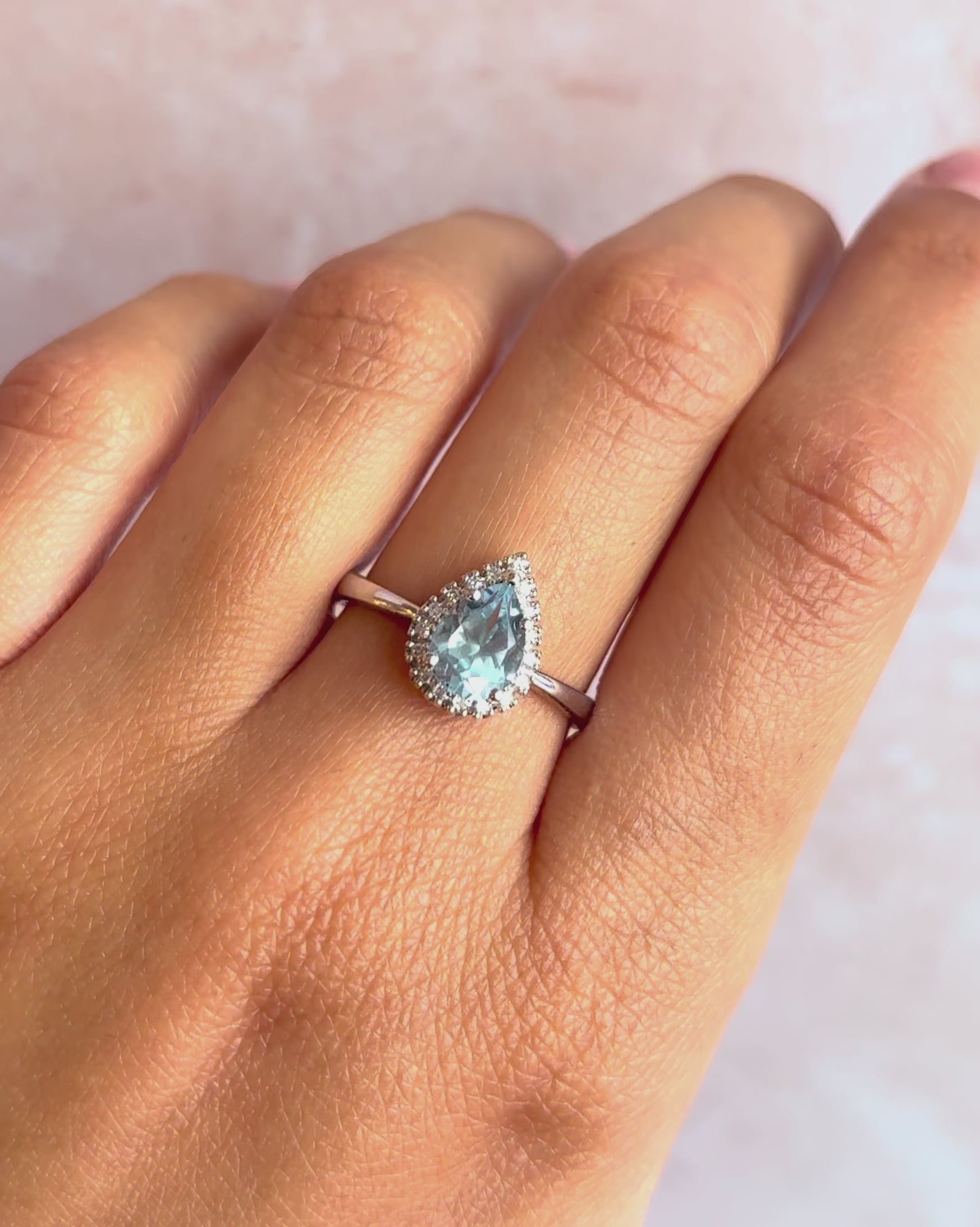 Bague Solitaire Topaze 1.50 carat &amp; Diamants "Romy"