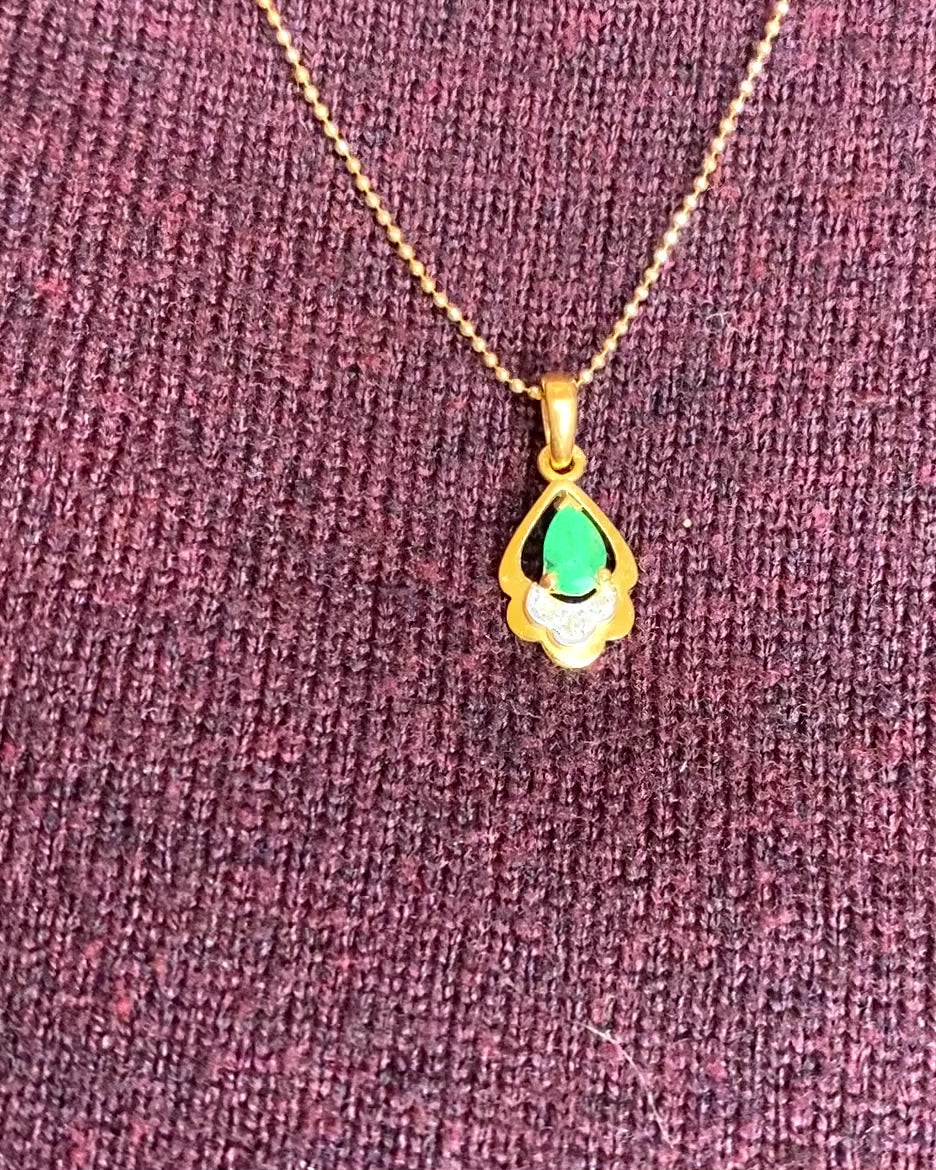 0.40 Carat Emerald &amp; Diamonds Pendant "Tissoa"