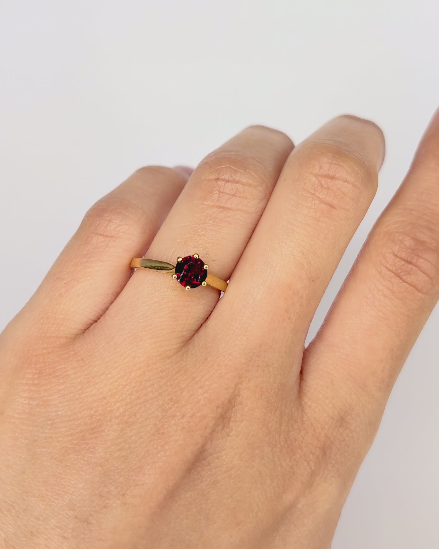 Bague Solitaire Grenat 0.85 carat "Samantha"