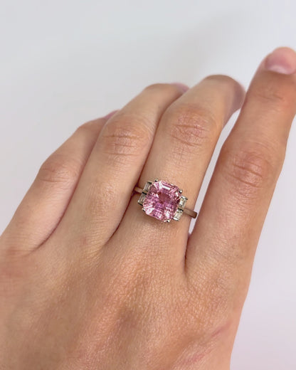 Anillo Trilogía Turmalina Rosa 3.74 quilates y Diamantes "Esther"