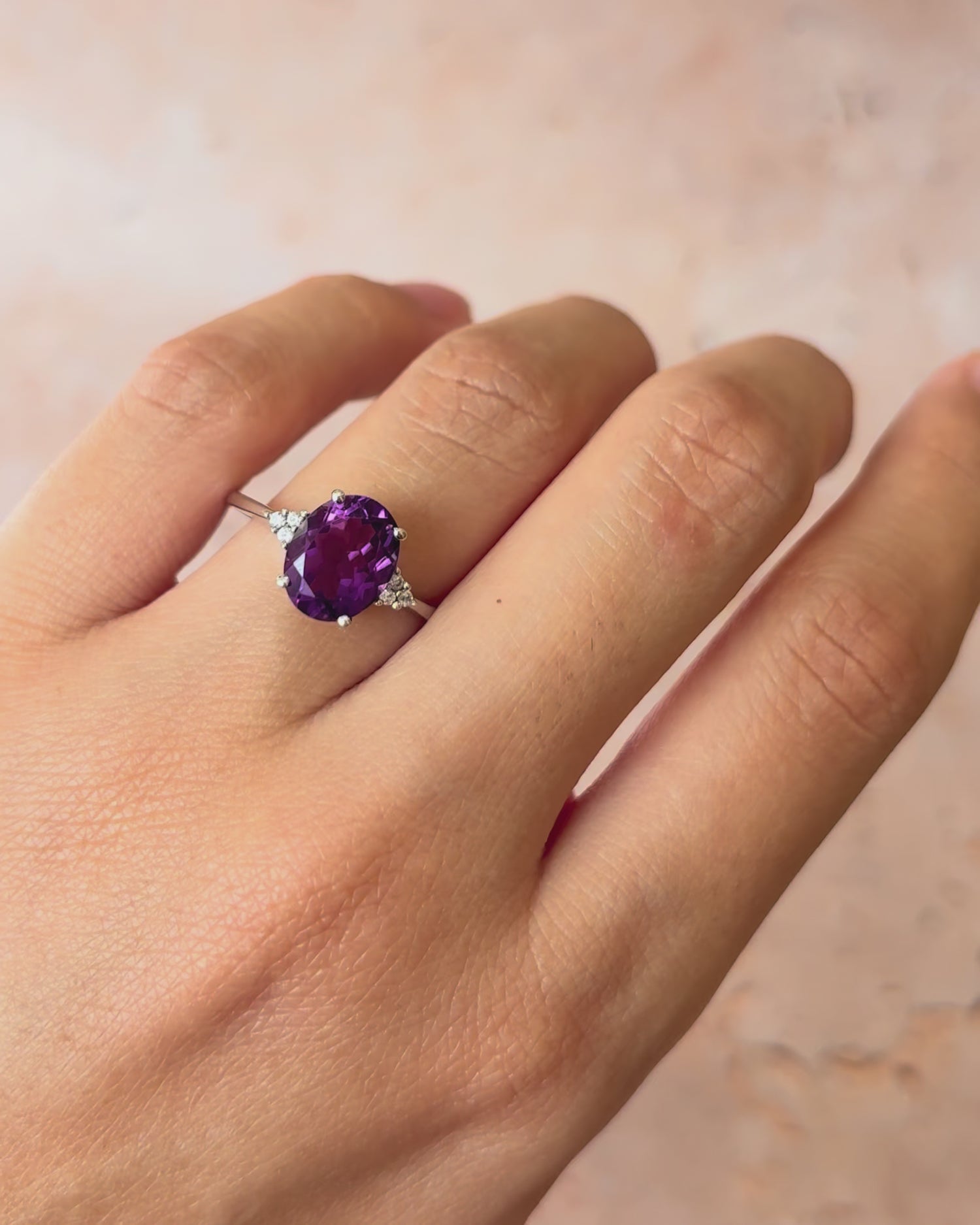 Bague Trilogie Améthyste 2.35 carats &amp; Topazes Blanches "April"