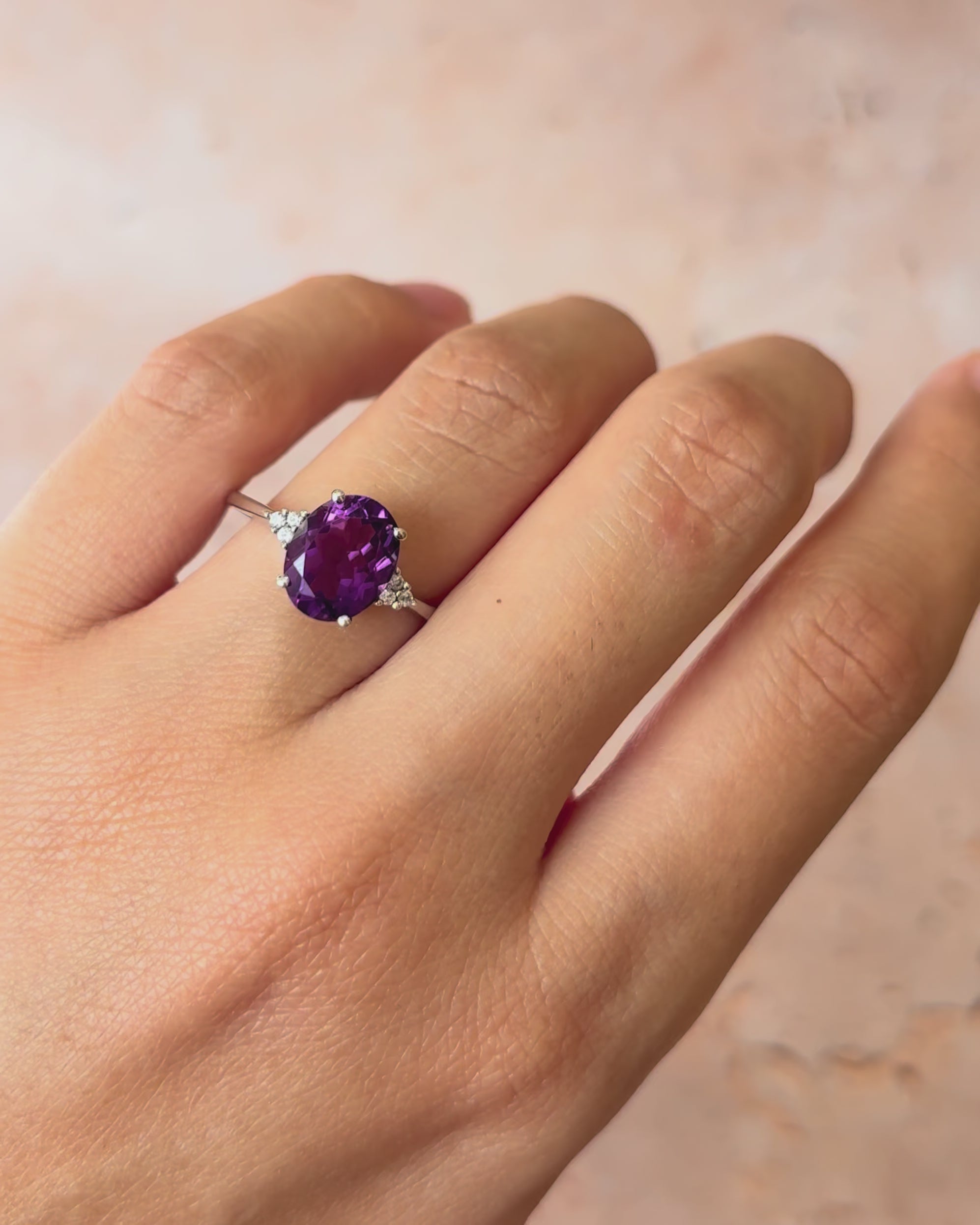 Bague Trilogie Améthyste 2.35 carats &amp; Topazes Blanches "April"