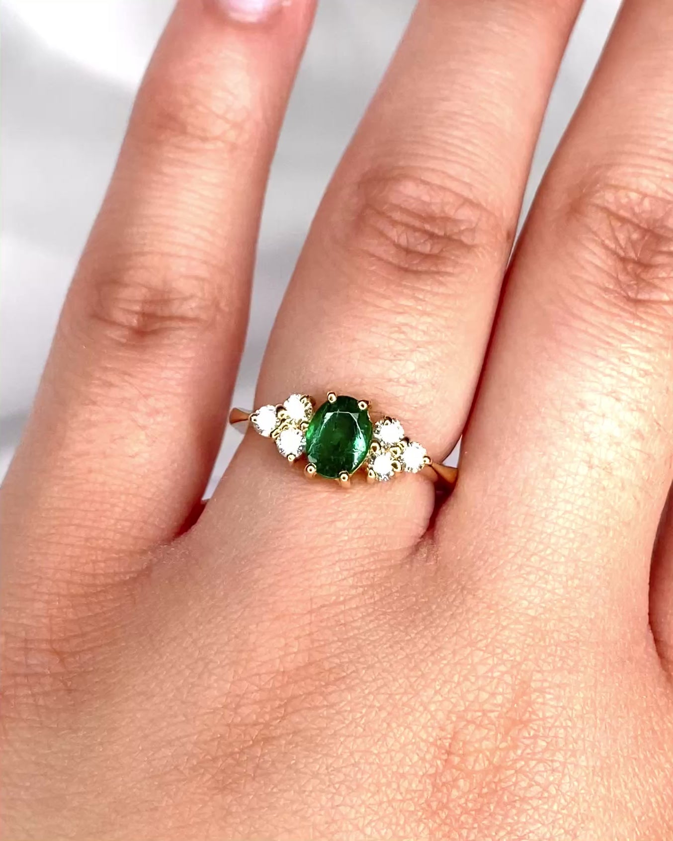 Bague Trilogie Émeraude 0.60 carat &amp; Diamants "Sophie"