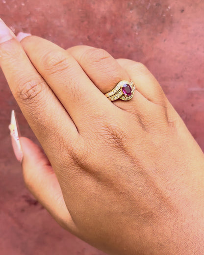 Anillo Tourbillon de rubí de 0.50 quilates, diamantes de 0.36 quilates y oro de 18 quilates 4.26g «Olga»