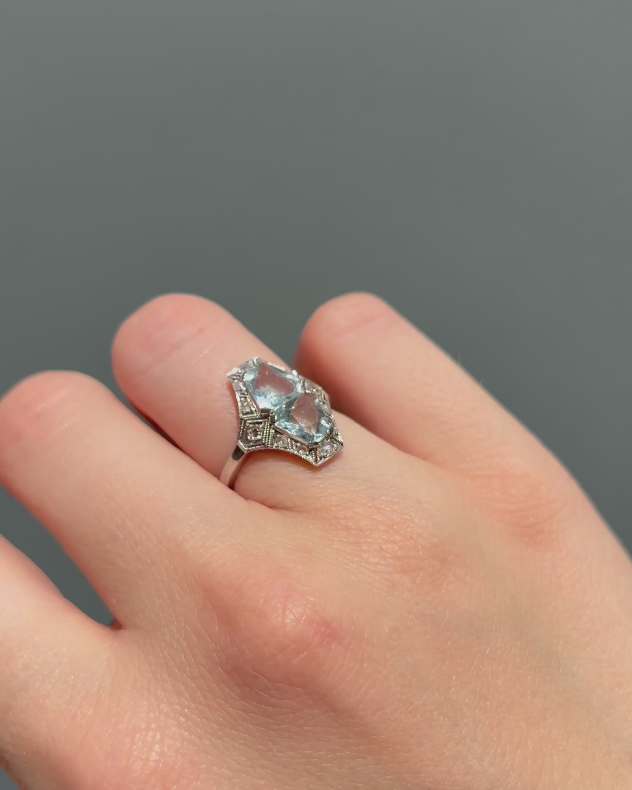 Bague Art-Déco Aigues-Marines 2.10 carats &amp; Diamants "Charlina"