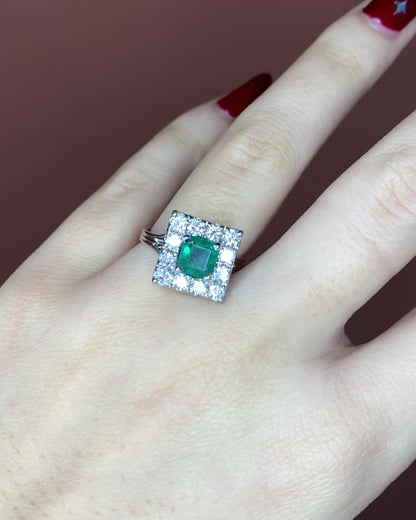 Bague Marguerite Émeraude 0.97 carat &amp; Diamants 1 carat &quot;Hénaia&quot;
