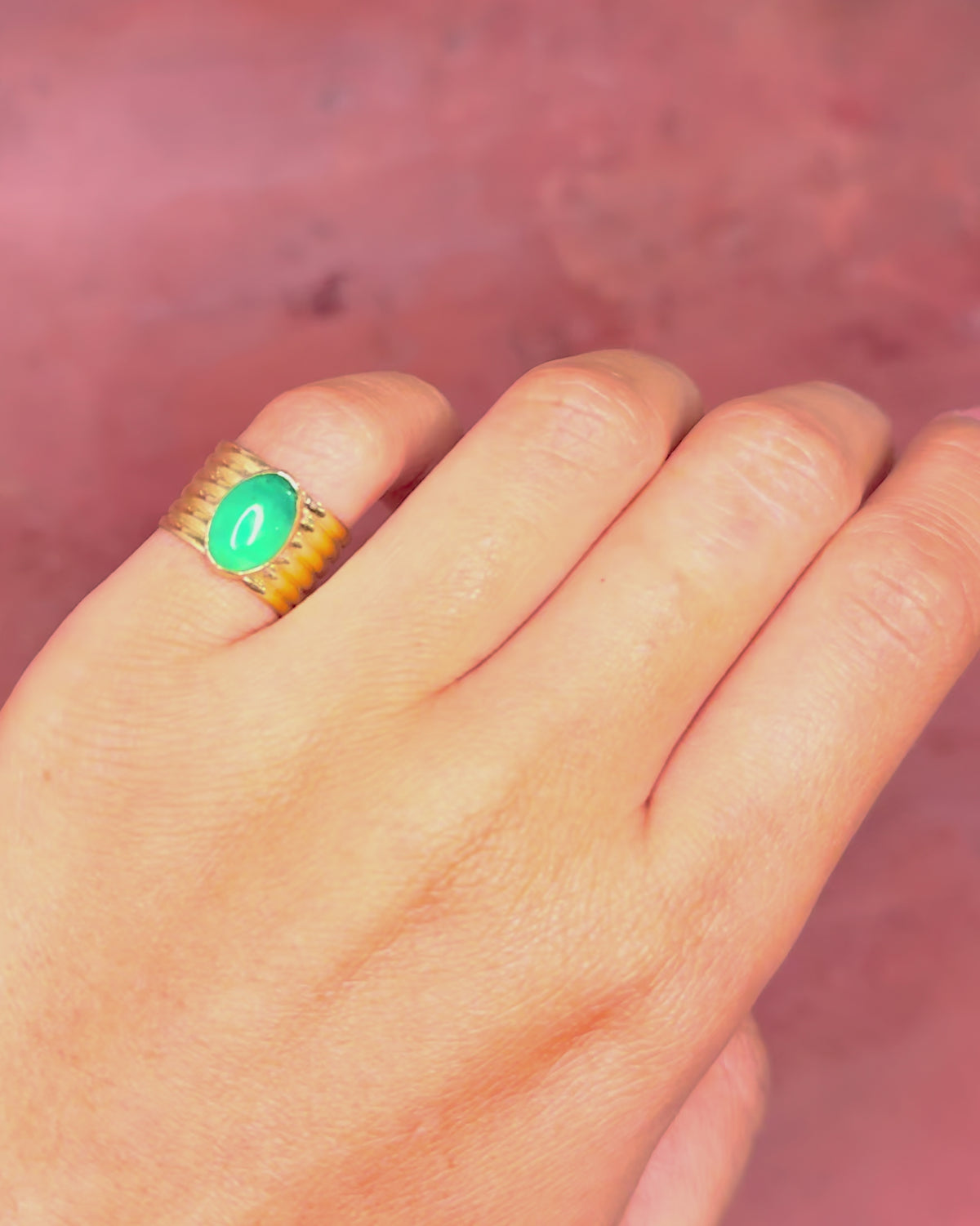 0.80-carat Chalcedony Band Ring "Taliana"