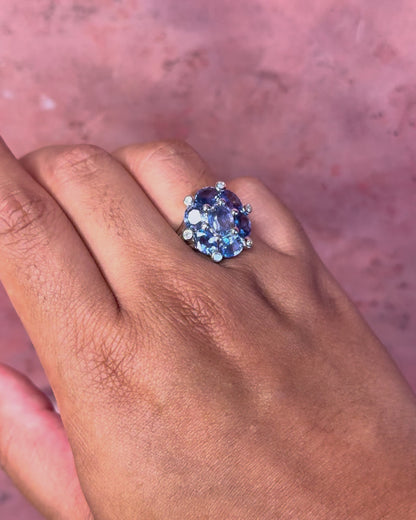 Anillo Margarita con zafiros de Ceilán de 5.58 quilates y diamantes de 5.73 g «Jessica»