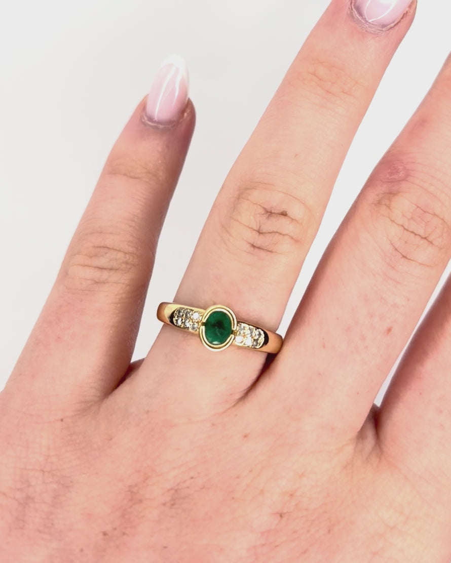 Anillo rígido solitario con esmeralda de 0,70 quilates y diamantes "Victoria"
