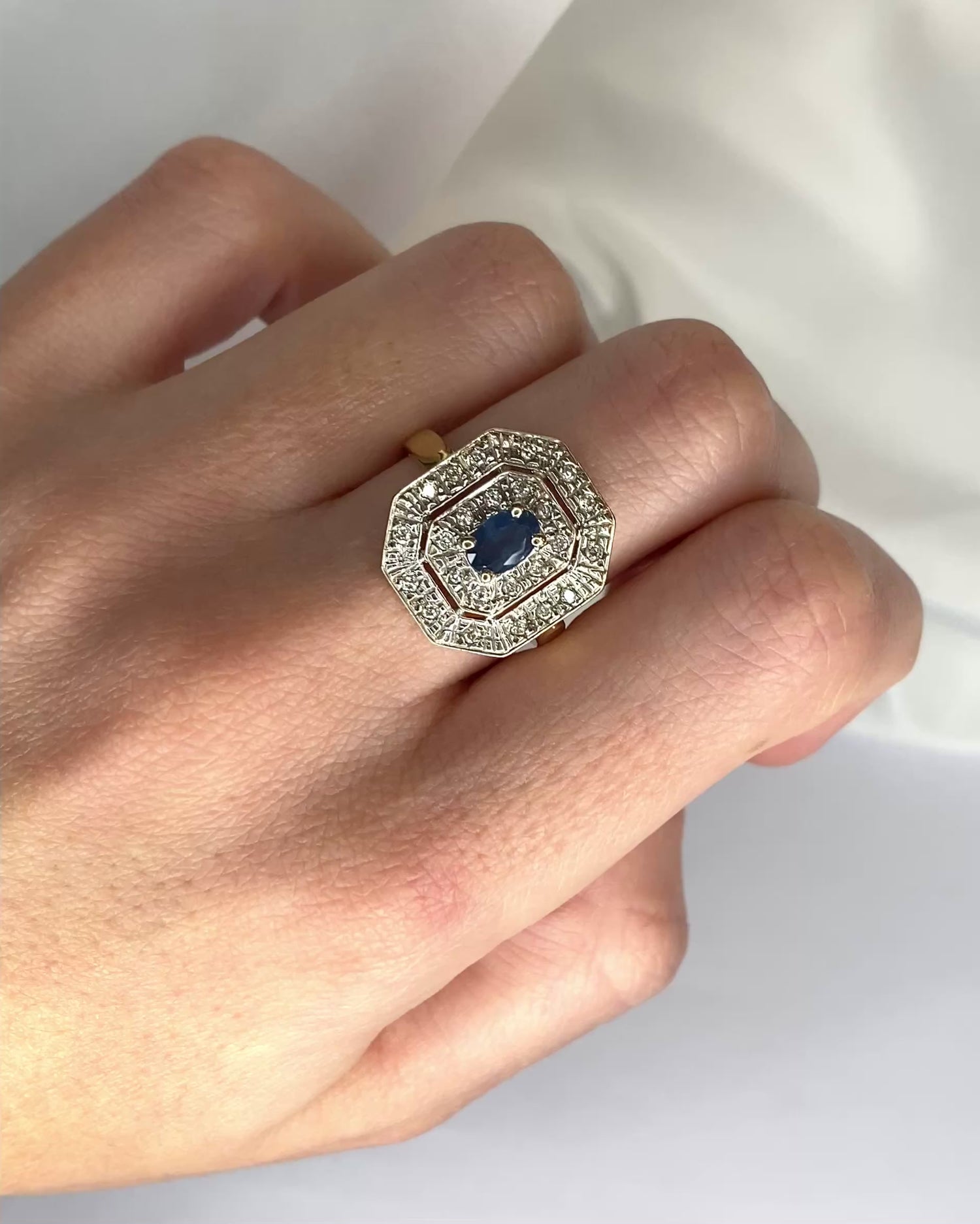 Anillo estilo Art Déco zafiro y 24 diamantes "Rebecca"