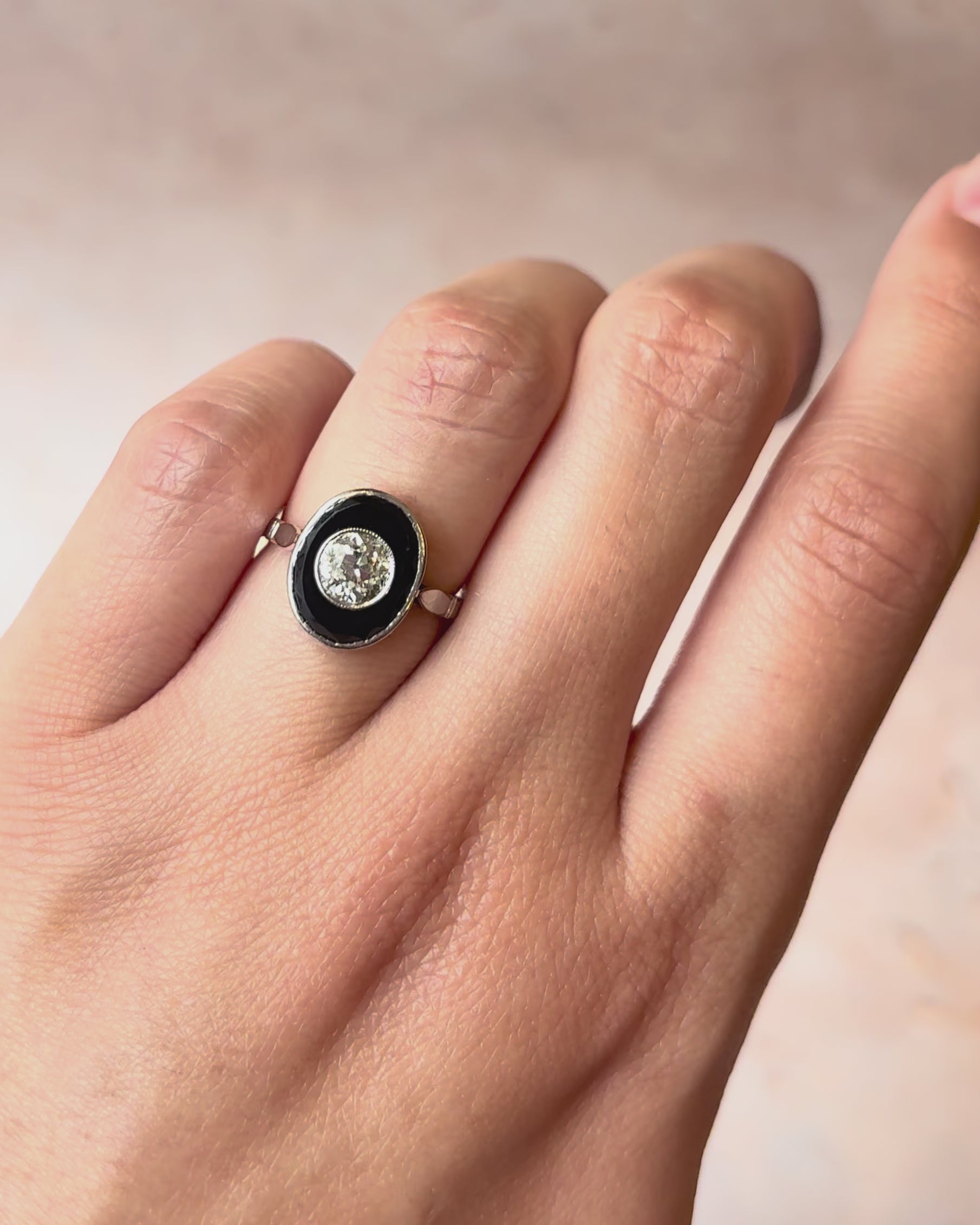 Bague Solitaire Onyx &amp; Diamant 0.65 carat "Annabelle"