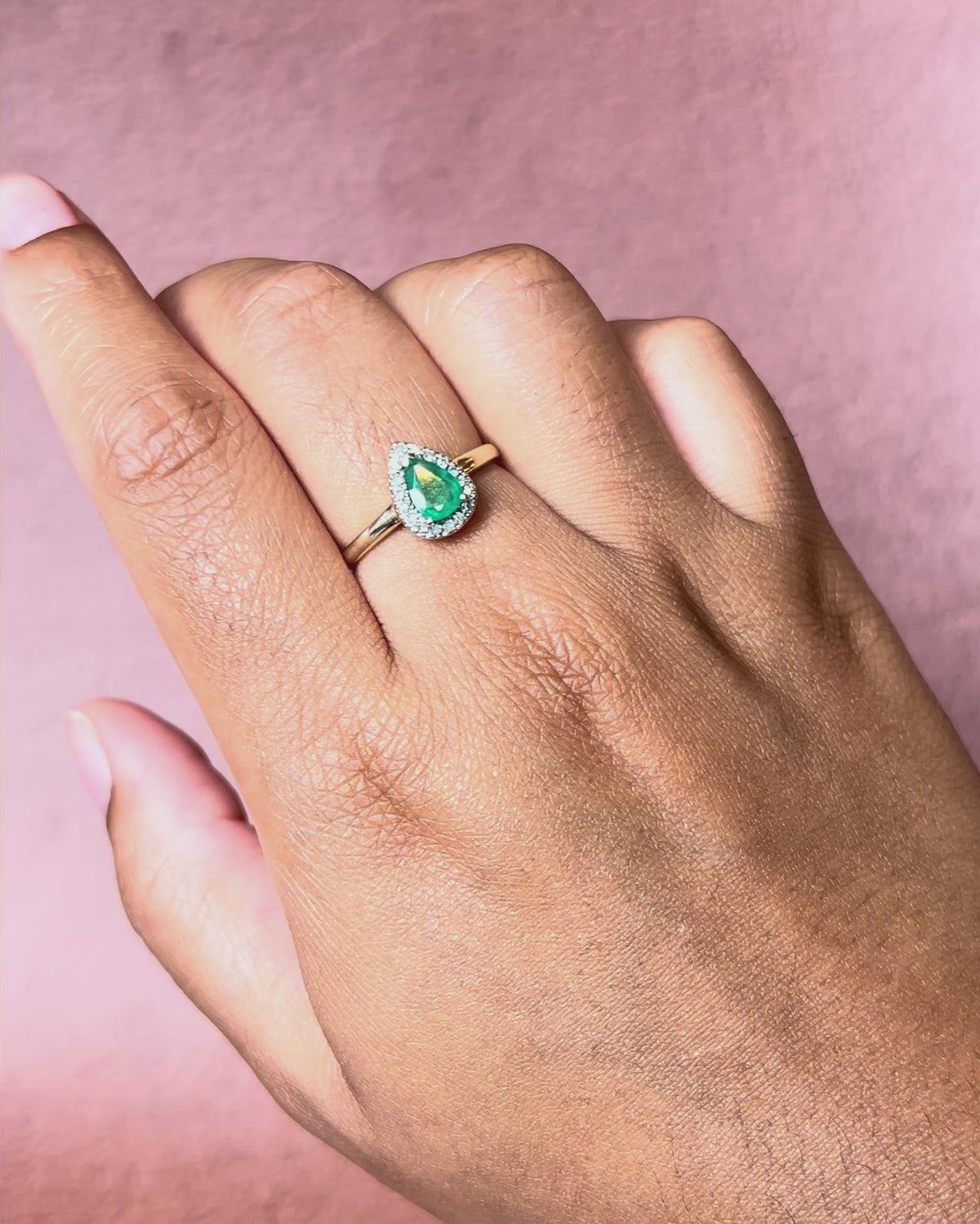 Bague Solitaire Émeraude 0.60 carat &amp; Diamants "Cynthia"