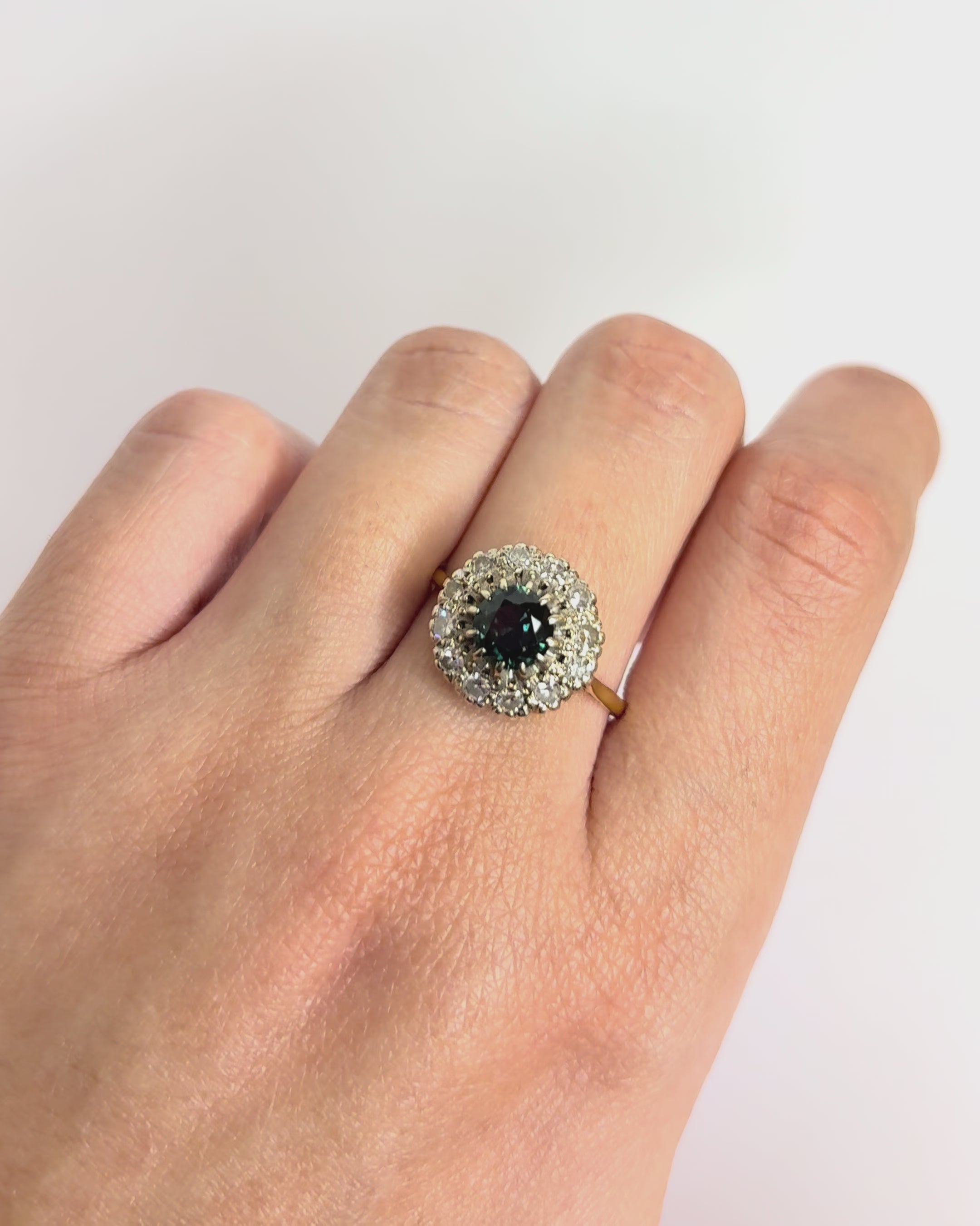 Anillo Marguerite Zafiro 0,95 quilates y Diamantes 0,48 quilates "Caroline"