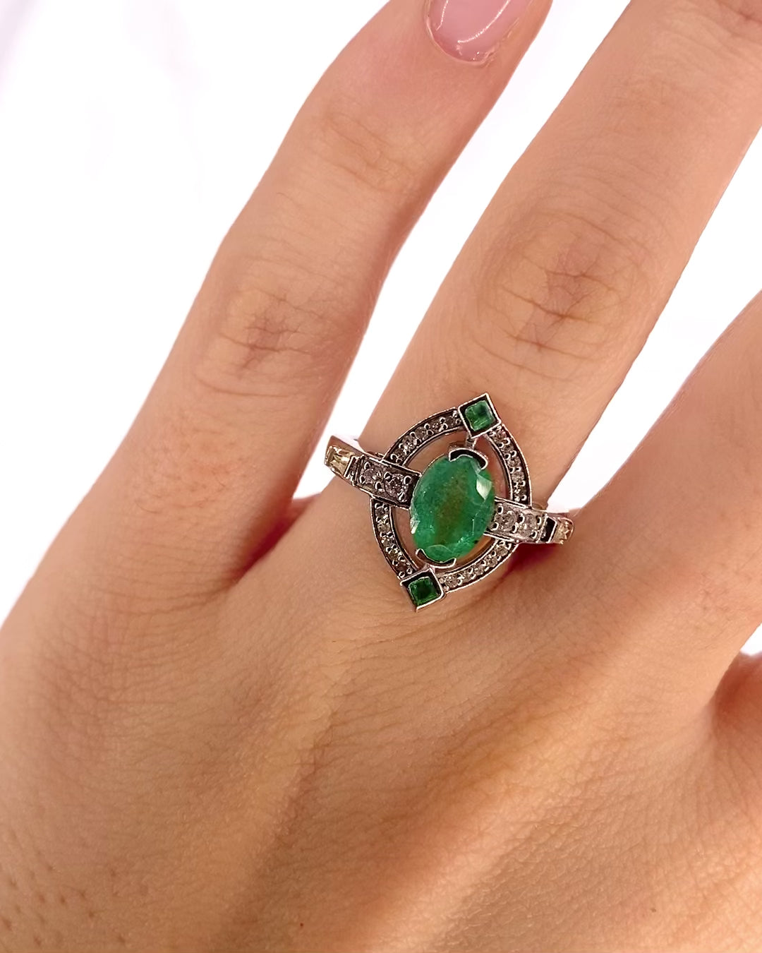 Anillo estilo Art Déco Esmeraldas 1,64 quilates y Diamantes 0,34 quilates "Valentine"