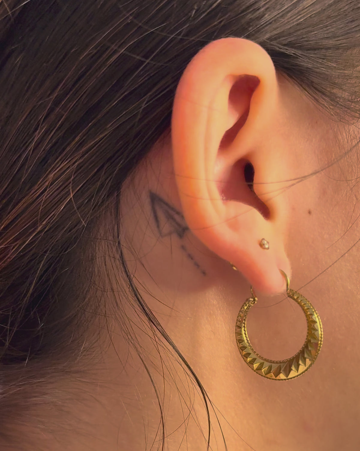 Pendientes de aro de oro amarillo de 18 quilates "Léanna"