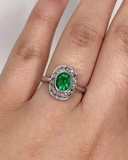 Anillo Art Déco Esmeralda 0,95 quilates y Diamantes 0,20 quilates "Linda"