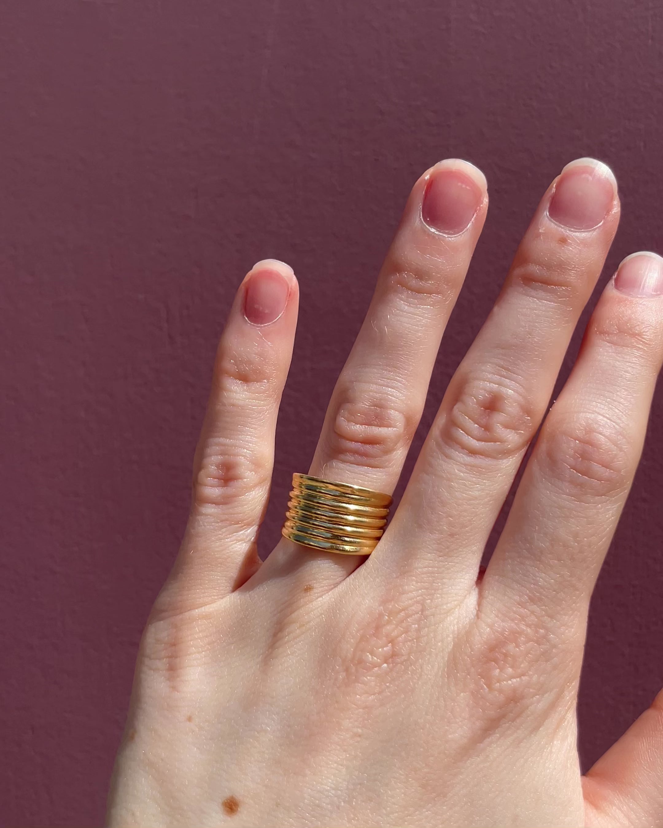Anillo brazalete de oro de 18 quilates "Melania"
