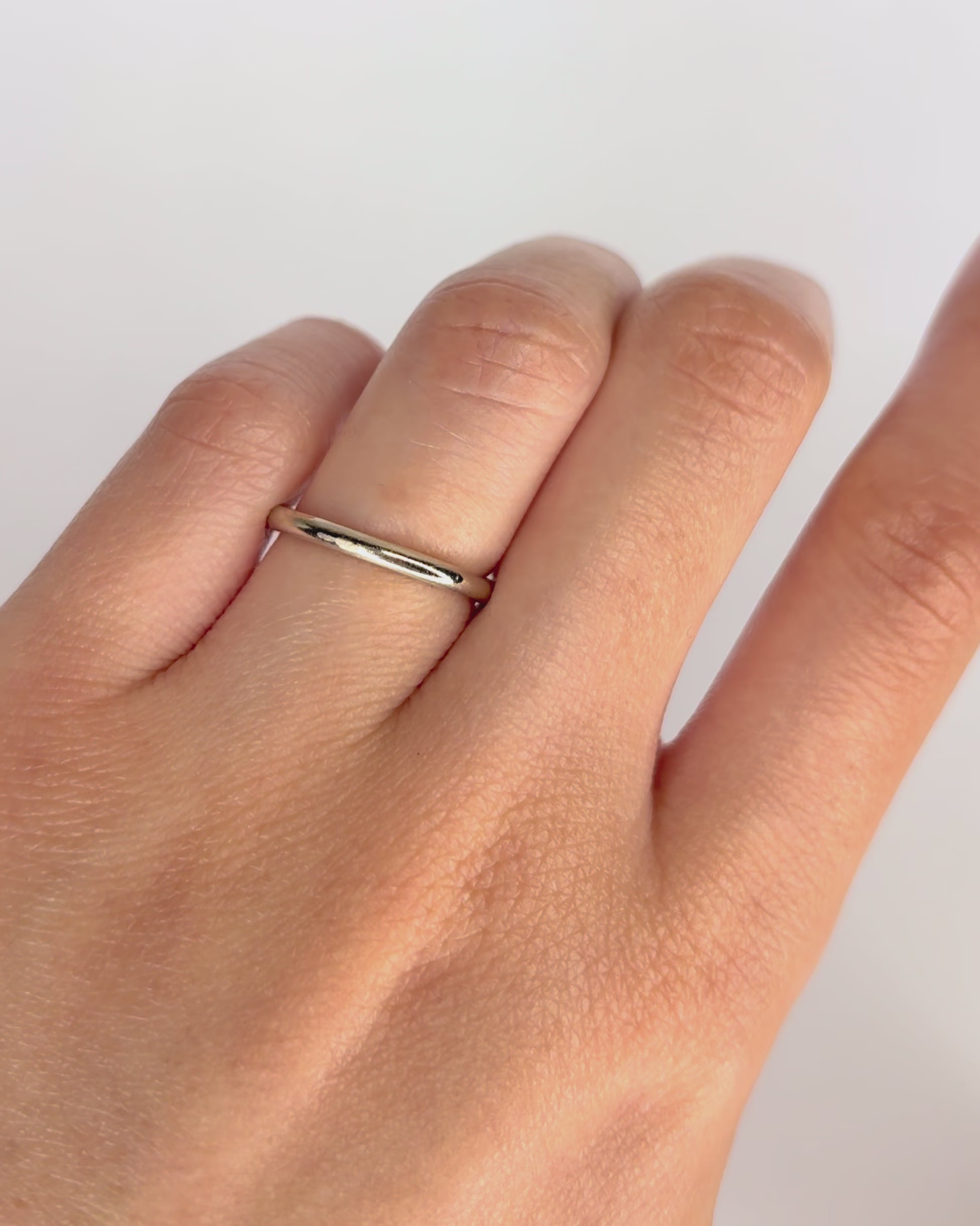 Alliance Or Gris 18 carats 2 mm "Constance"