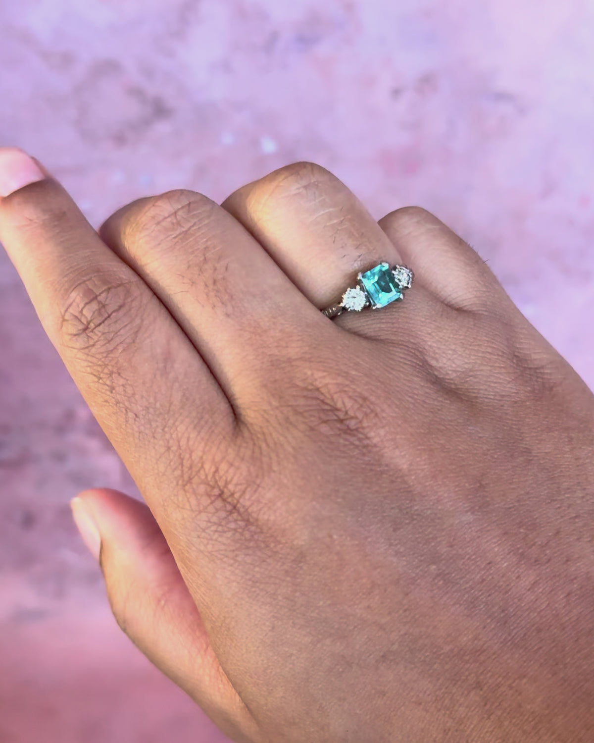 Anillo trilogía de turmalina de 1.02 quilates y diamantes «Laure»