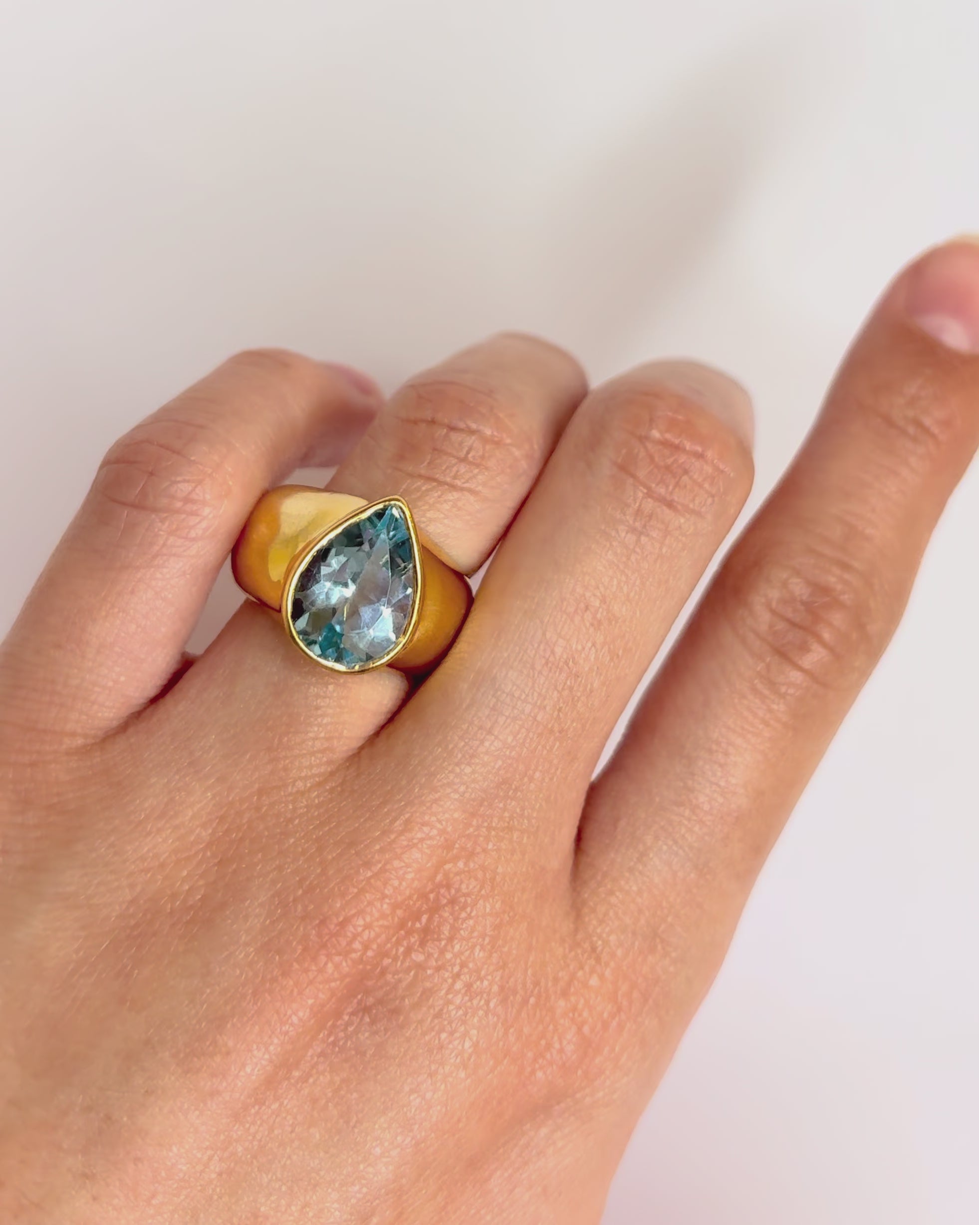 Topaz Band Ring 6.12 carats &amp; Yellow Gold 6.57g "Syma"