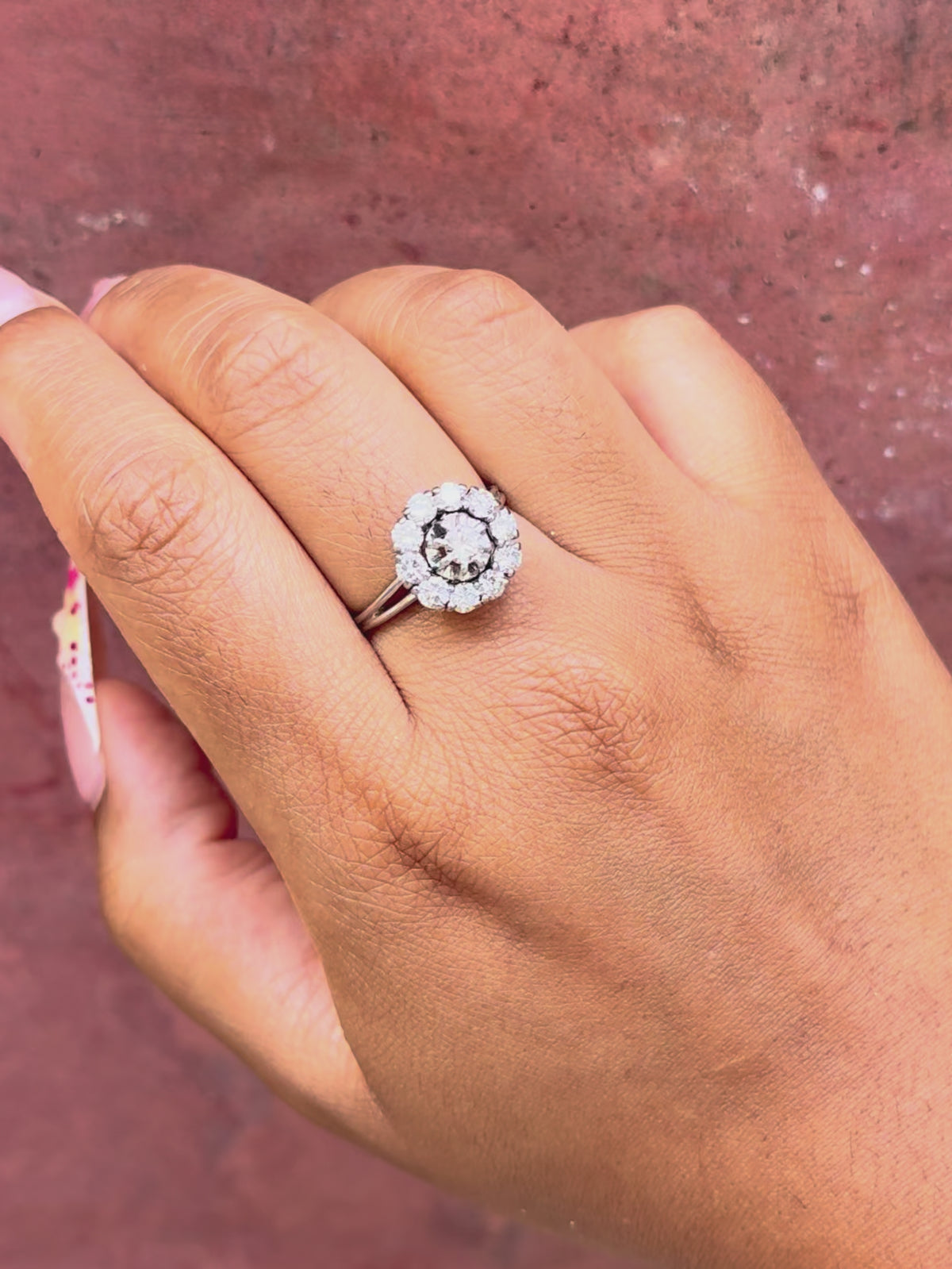 Anillo margarita de diamantes de 1.13 quilates y 4.42 g «Zoé»