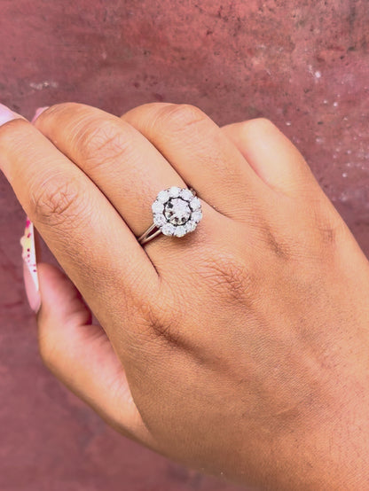 Anillo margarita de diamantes de 1.13 quilates y 4.42 g «Zoé»