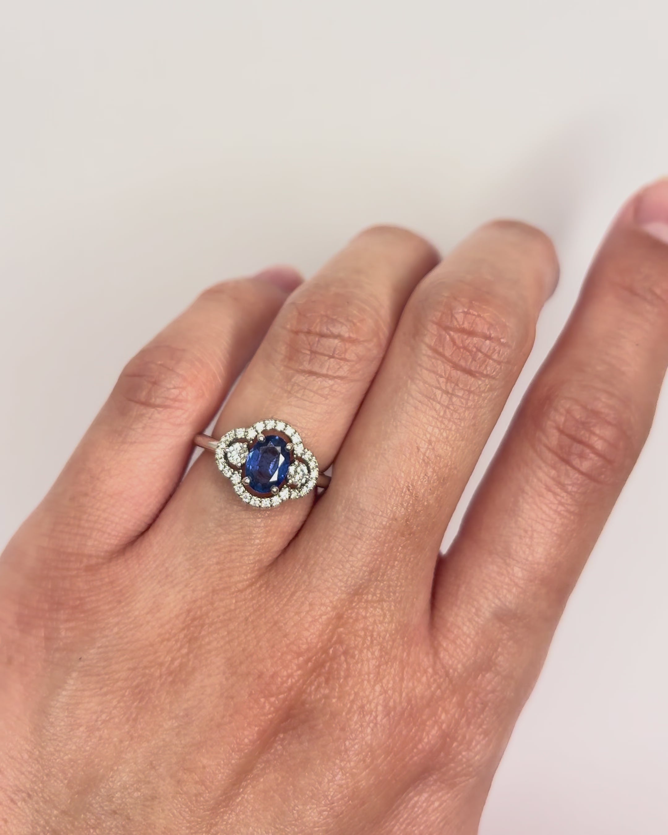 Bague Trilogie Saphir 0.80 carat &amp; Diamants 0.40 carat "Inaya"