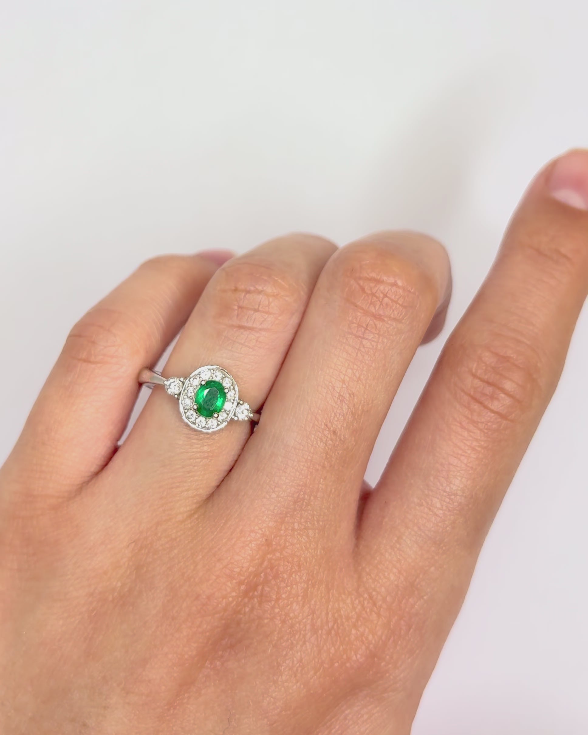 Art Deco Style Ring Emerald 0.30 carat &amp; Diamonds "Alizée"