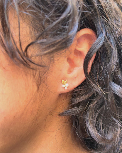 “Hawa” Pearl Stud Earrings
