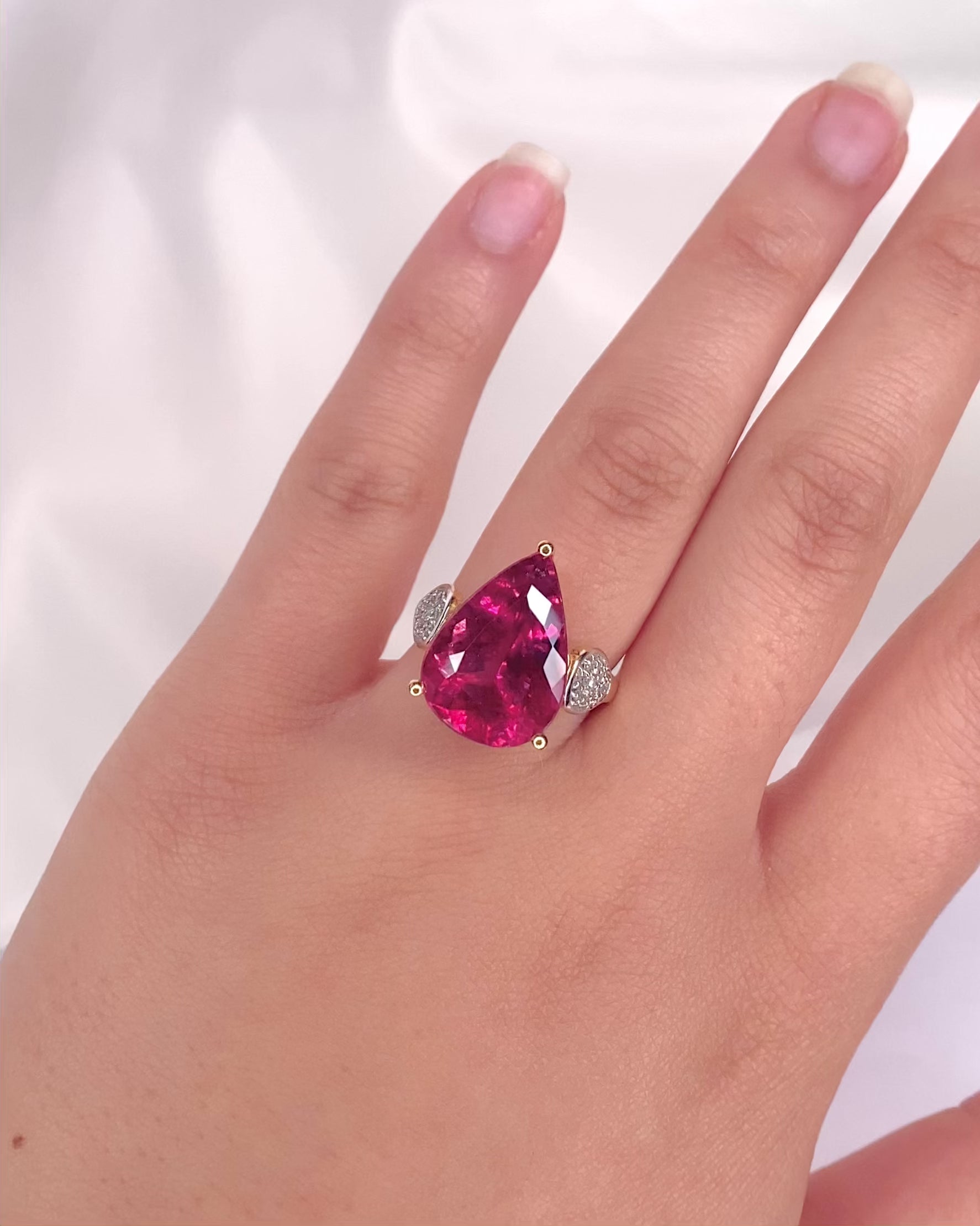 Bague Trilogie Tourmaline Rose 12.7 carats, 20 Diamants &amp; Or 8g "Savanah"