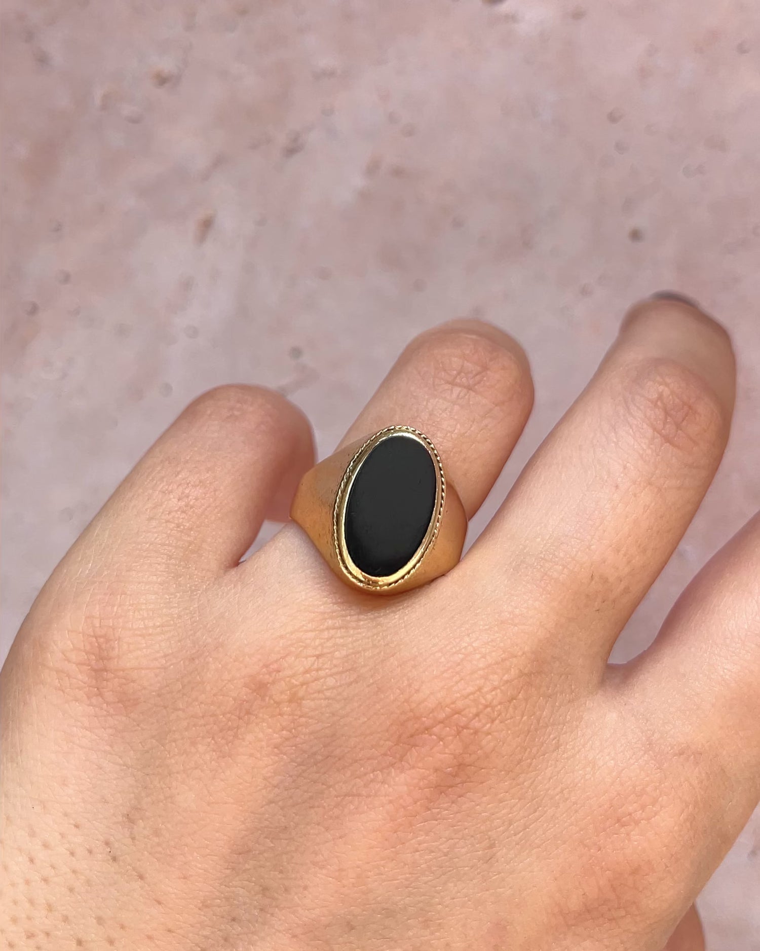 Onyx &amp; Gold Signet Ring 5.3g "Romane"