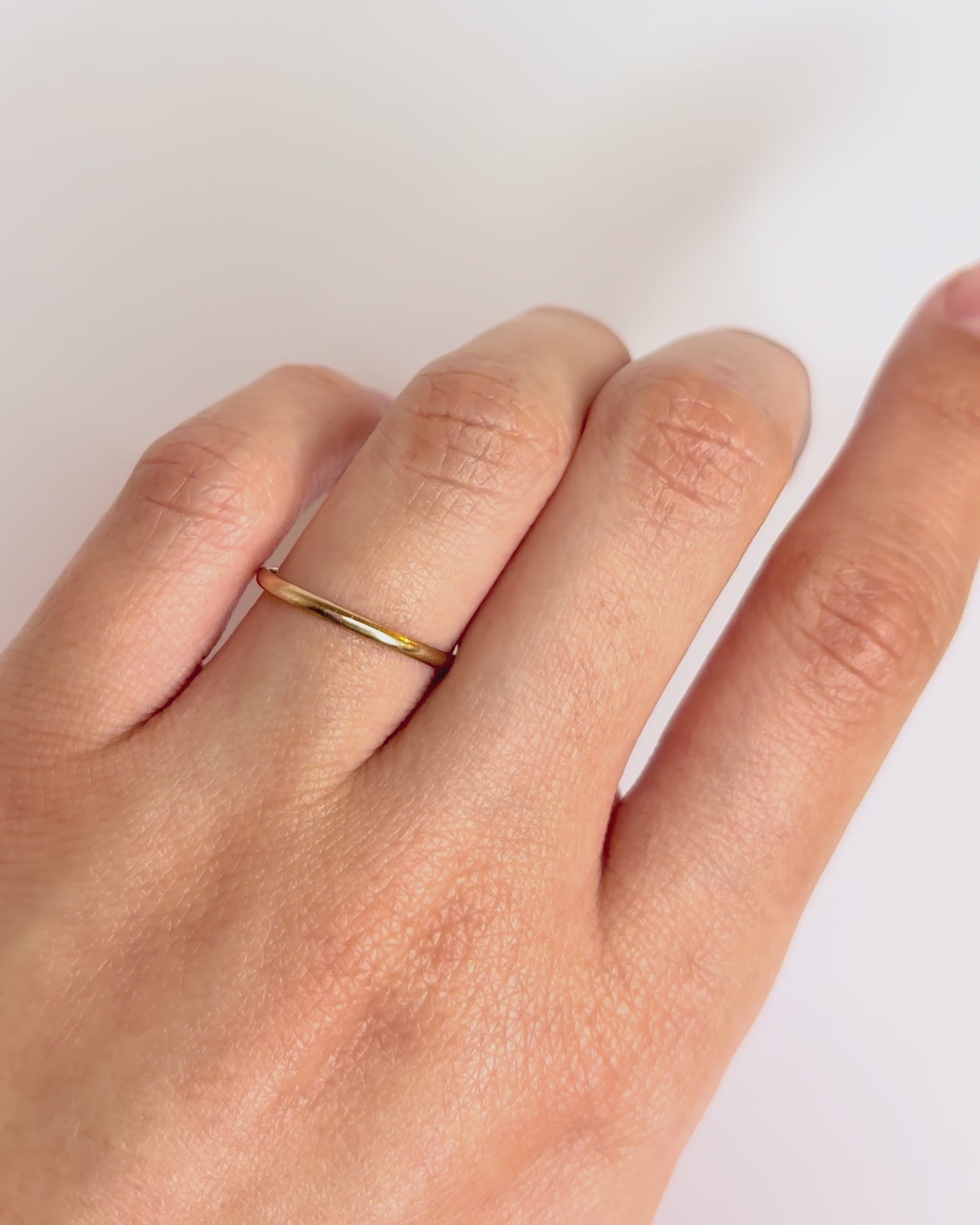 Yellow gold wedding band "Maeva"