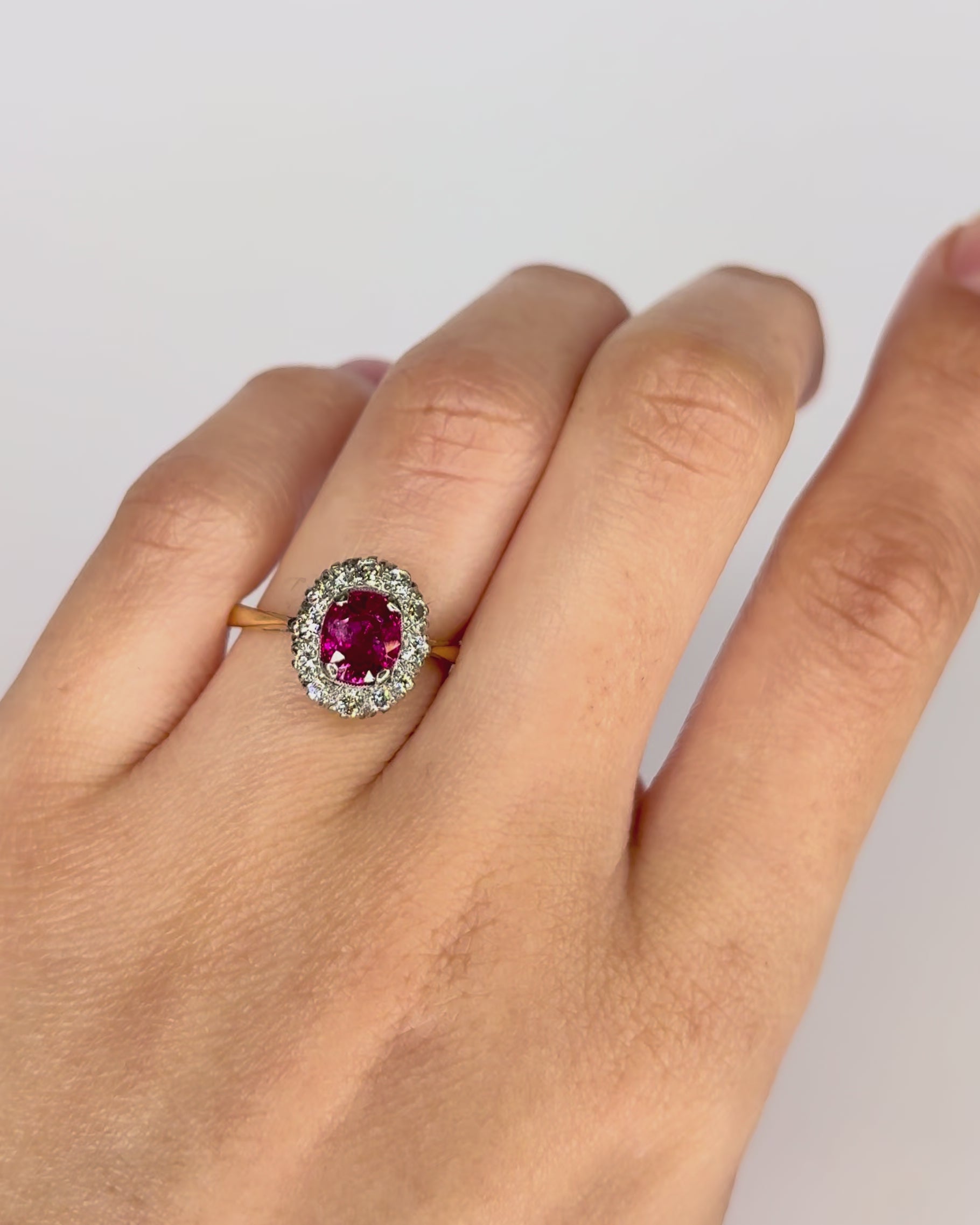 Bague Marguerite Rubis 1.50 carat &amp; 12 Diamants "Giulia"