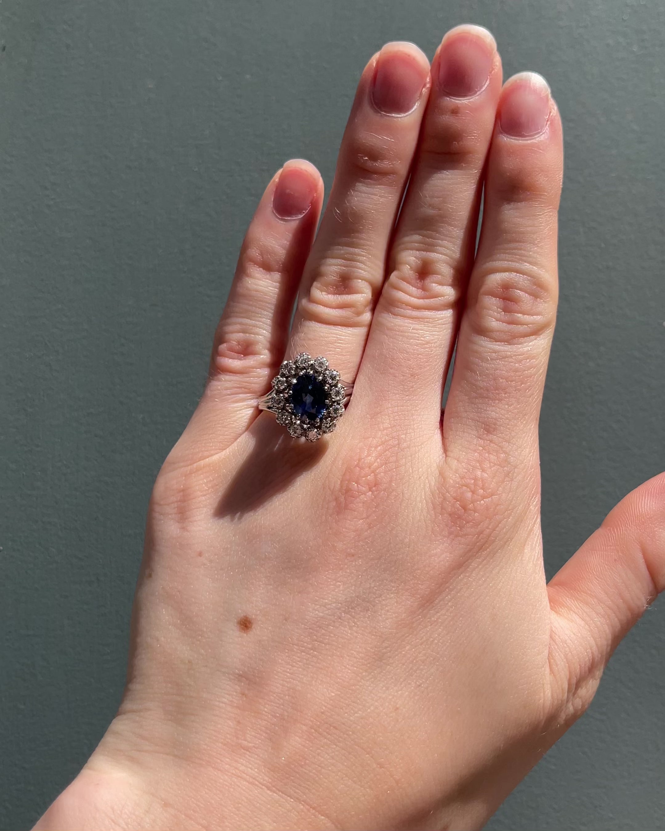 Bague Marguerite Saphir 2.16 Carat &amp; Diamants &quot;Violette&quot;