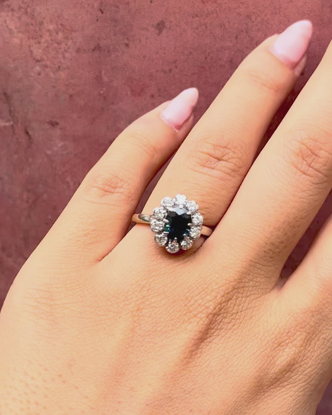 Anillo Margarita de zafiro de 1.30 quilates y diamantes de 0.60 quilates «Christelle»