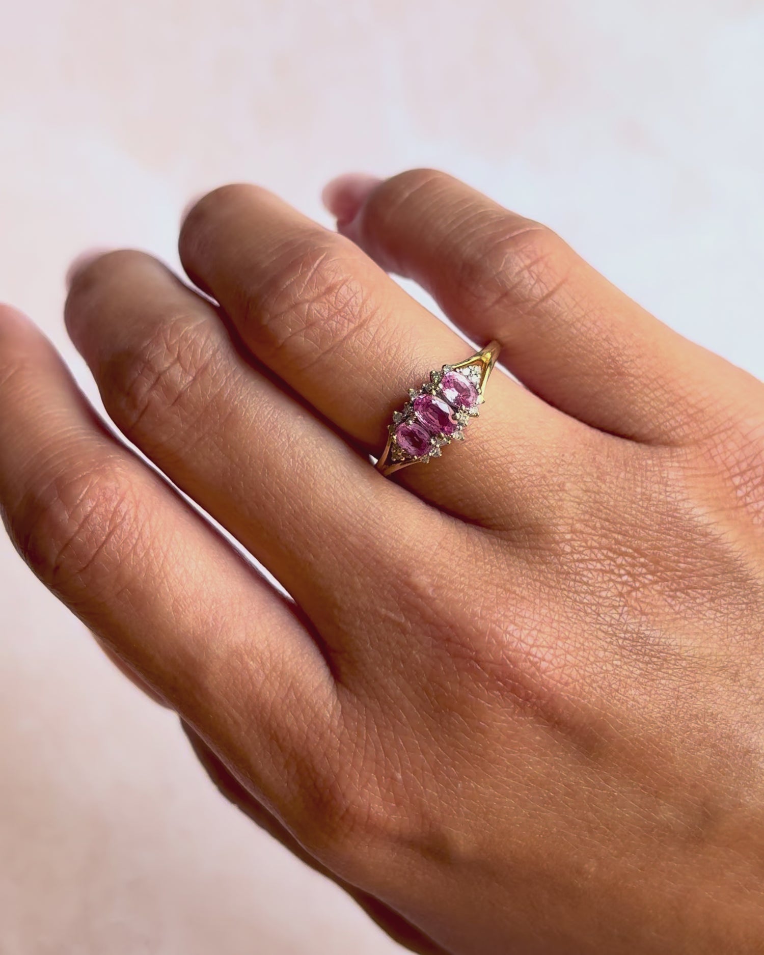 Bague Trilogie Saphirs Roses 0.74 carat &amp; Diamants "Meryl"